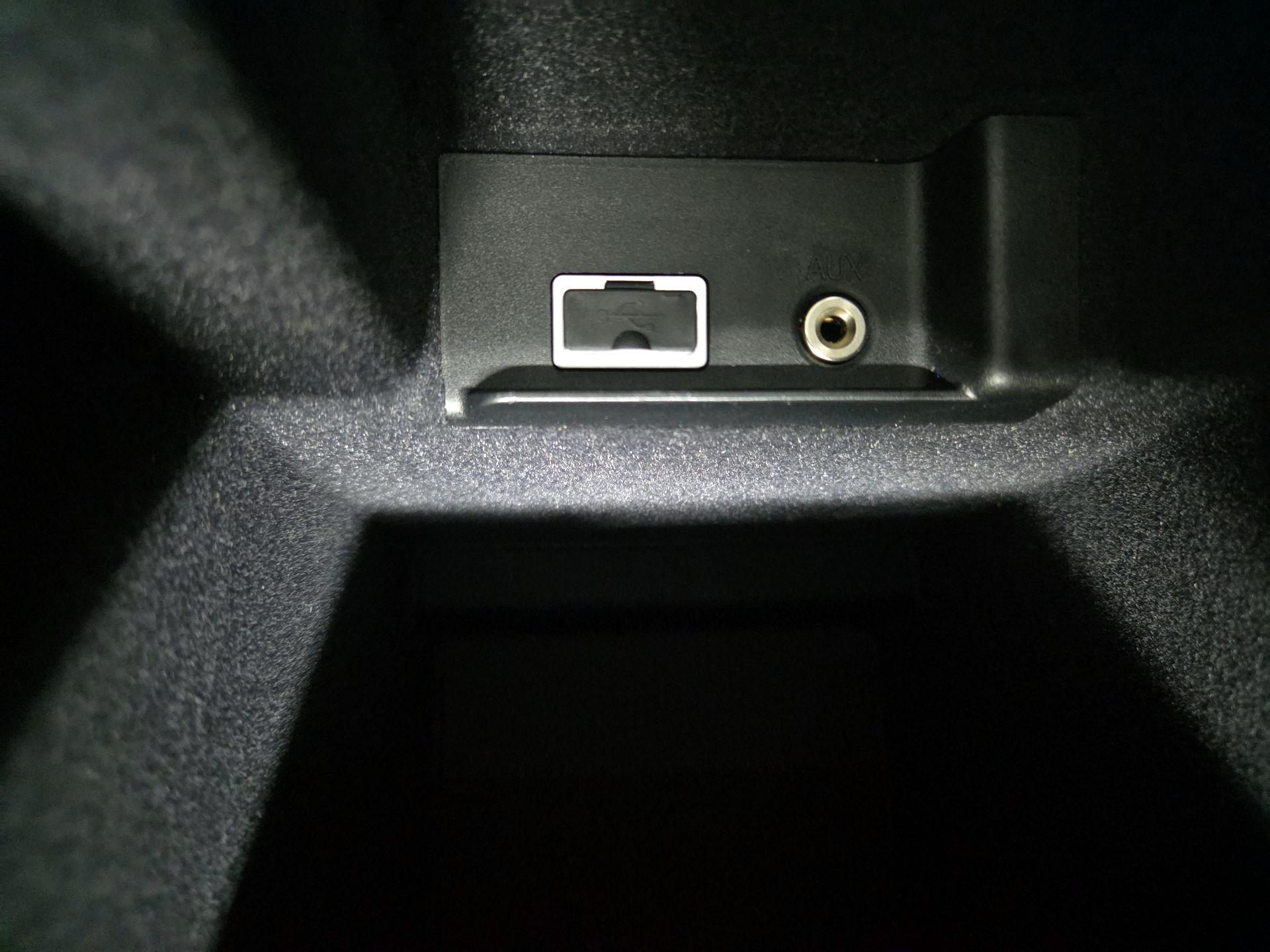 Thumbnail: 2015 Volvo V60 - 18