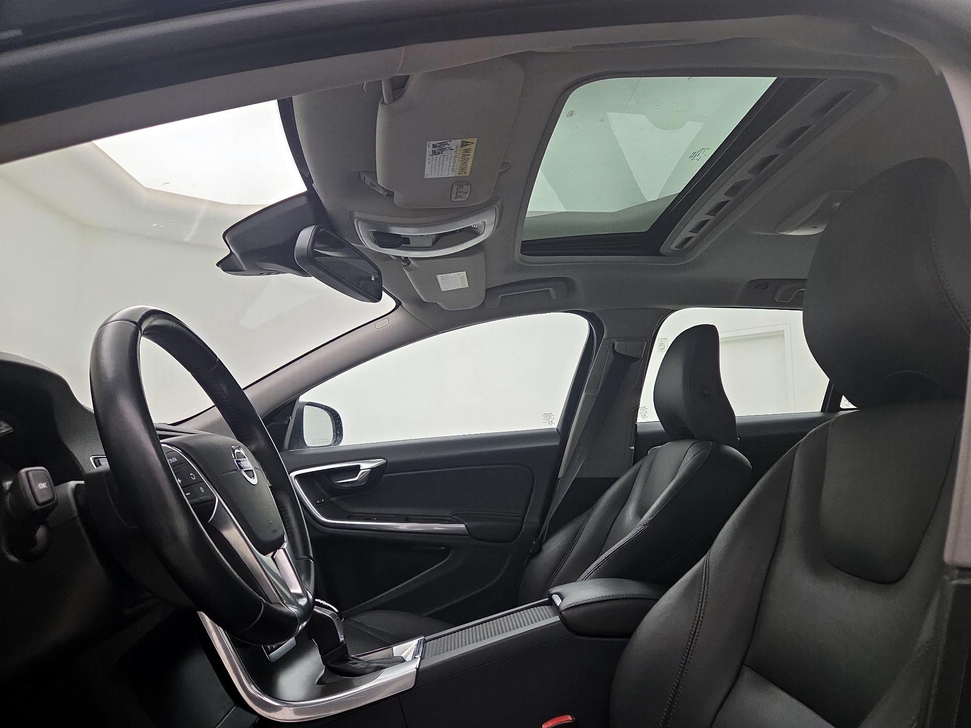 Thumbnail: 2015 Volvo V60 - 19