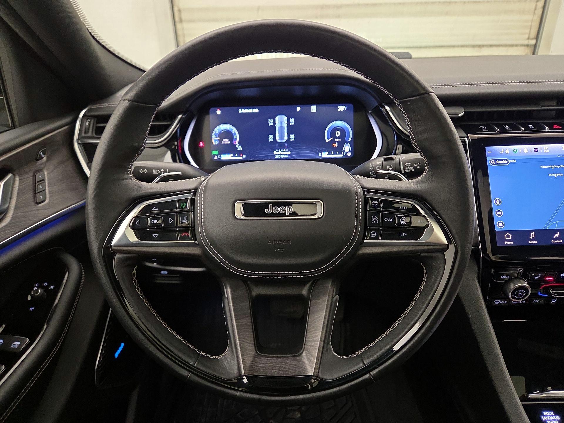 Thumbnail: 2023 Jeep Grand Cherokee - 10