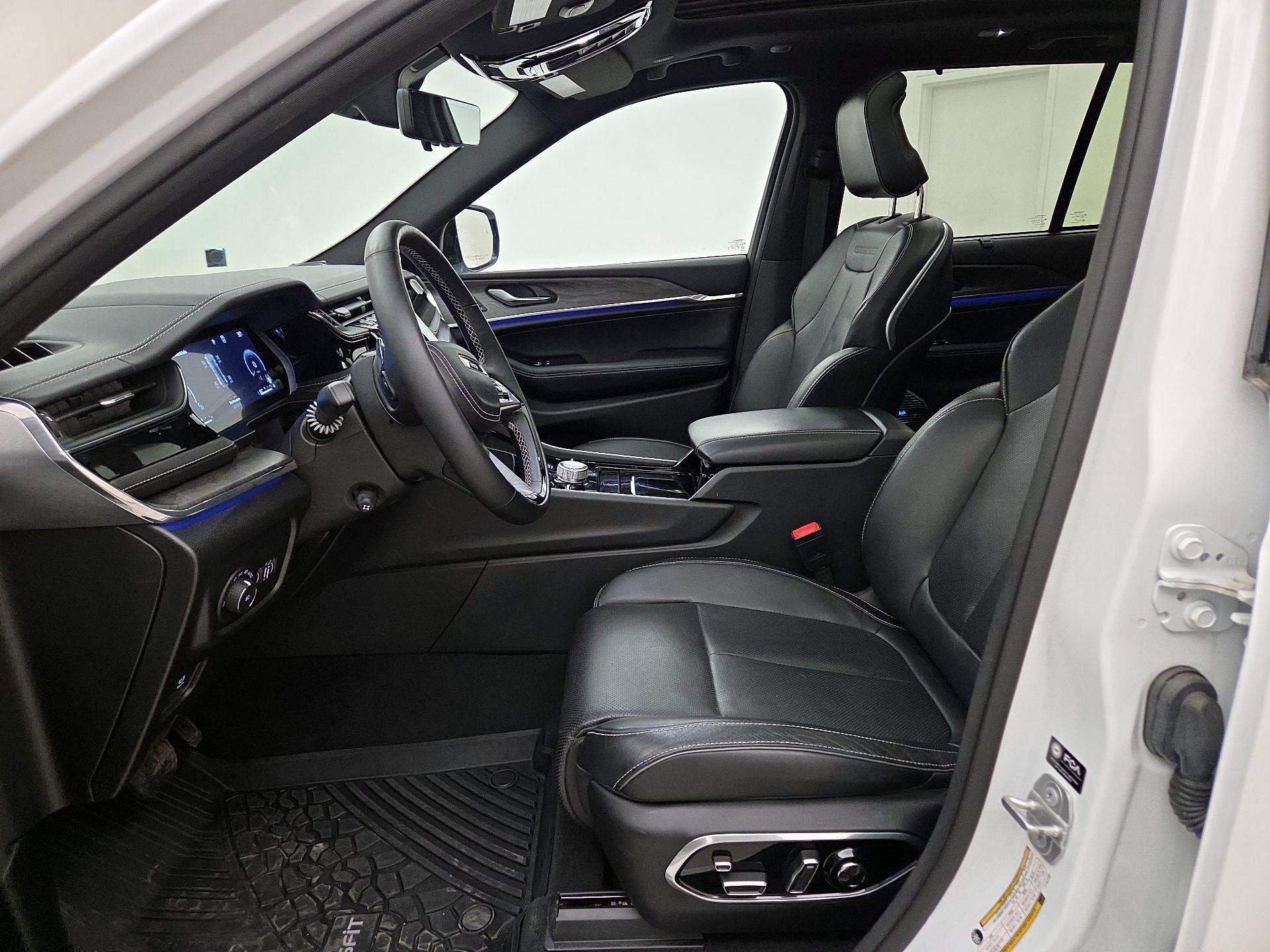 Thumbnail: 2023 Jeep Grand Cherokee - 11