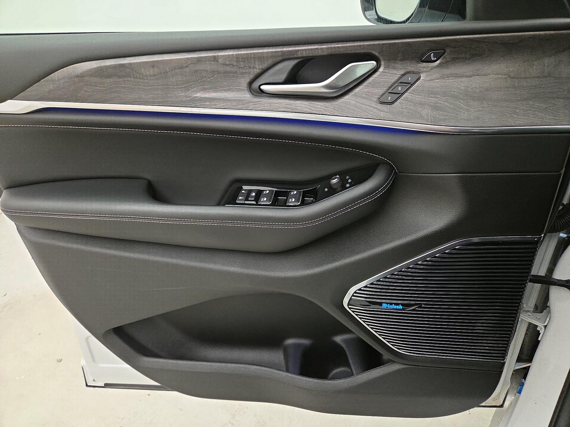 Thumbnail: 2023 Jeep Grand Cherokee - 12