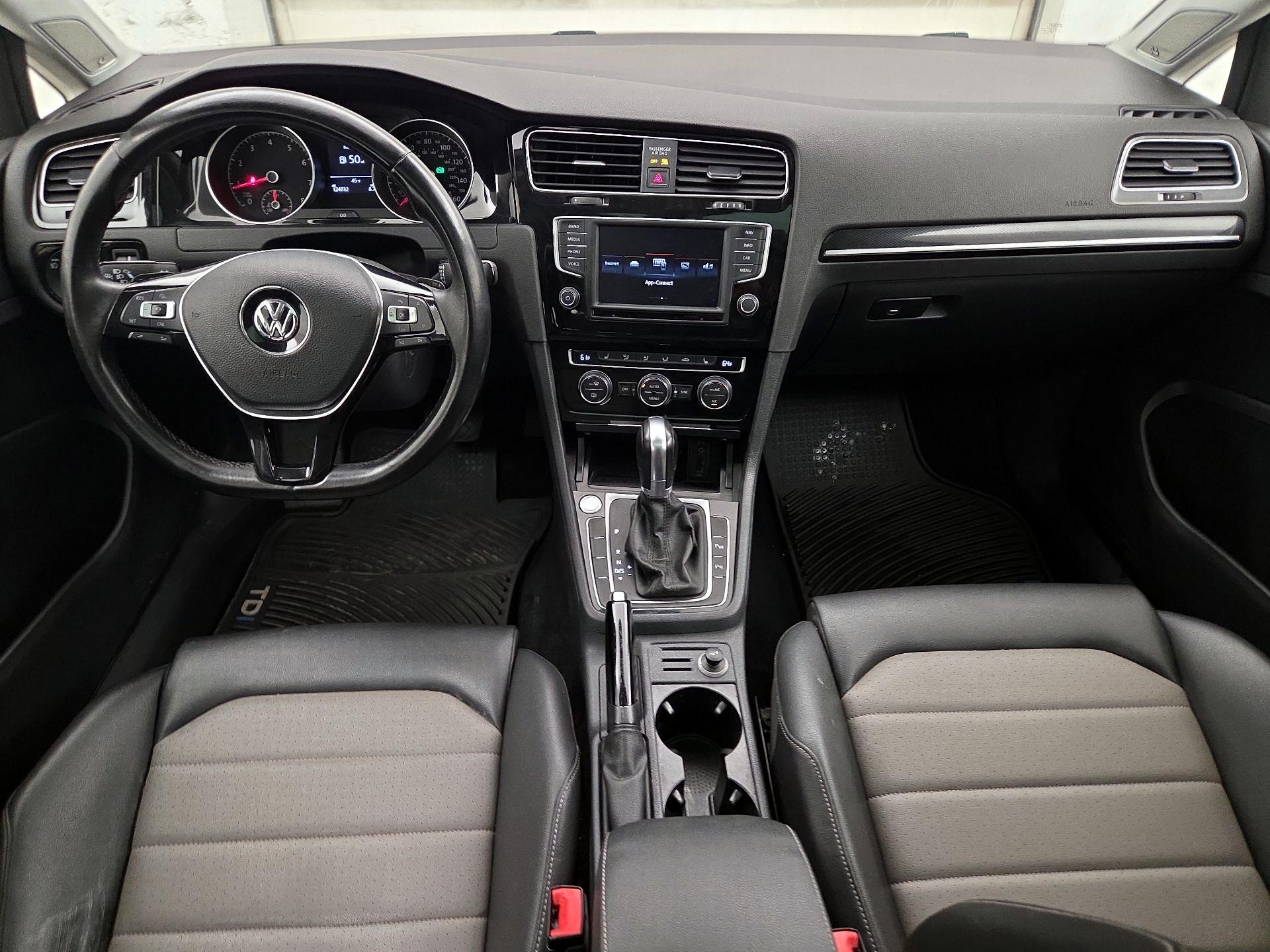 Thumbnail: 2016 Volkswagen Golf - 9