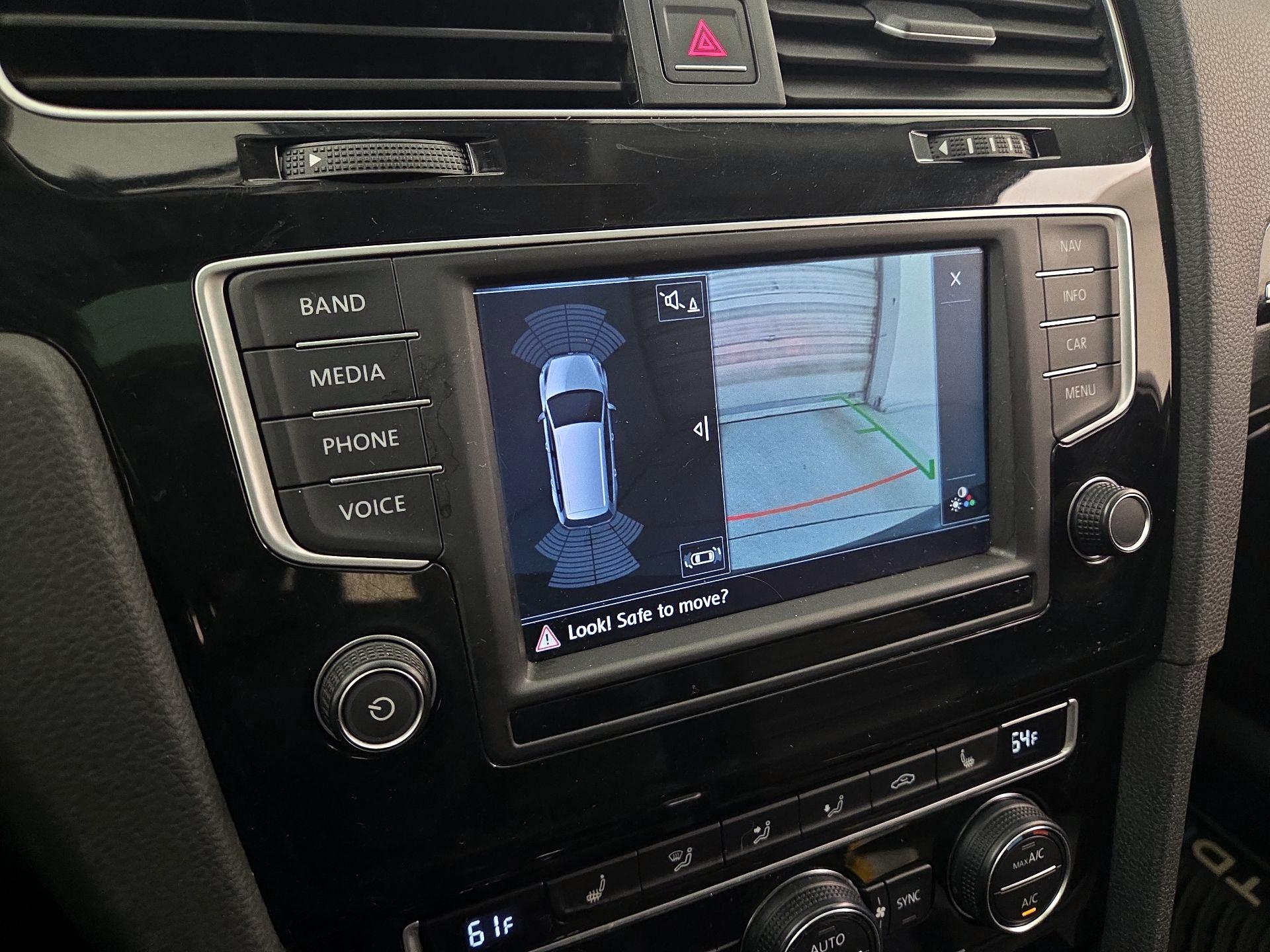 Thumbnail: 2016 Volkswagen Golf - 15