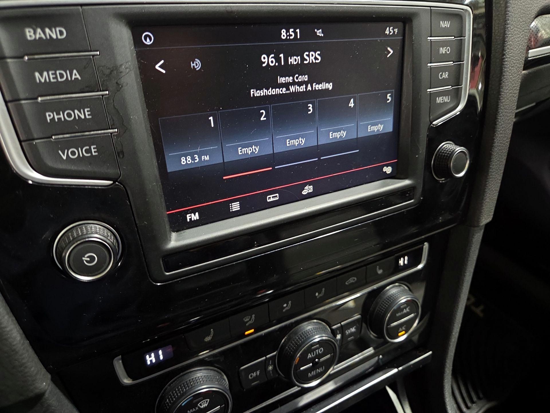 Thumbnail: 2016 Volkswagen Golf - 16