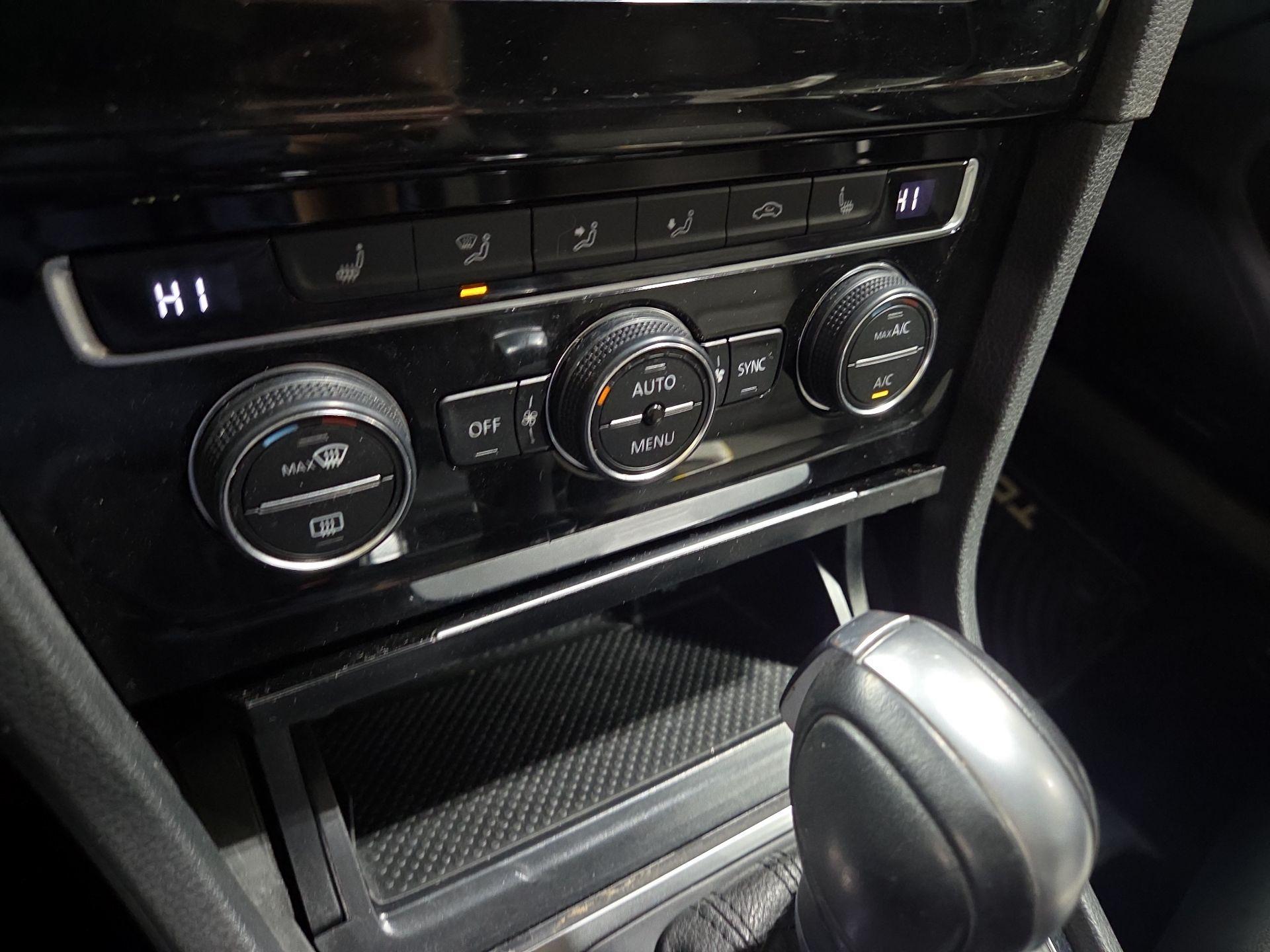 Thumbnail: 2016 Volkswagen Golf - 17