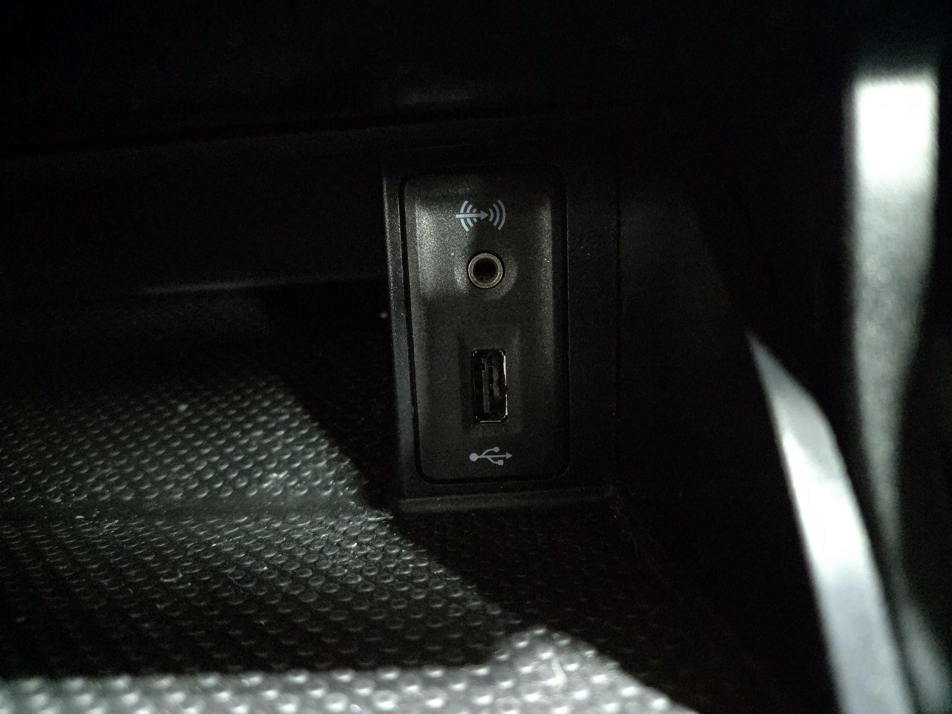 Thumbnail: 2016 Volkswagen Golf - 19