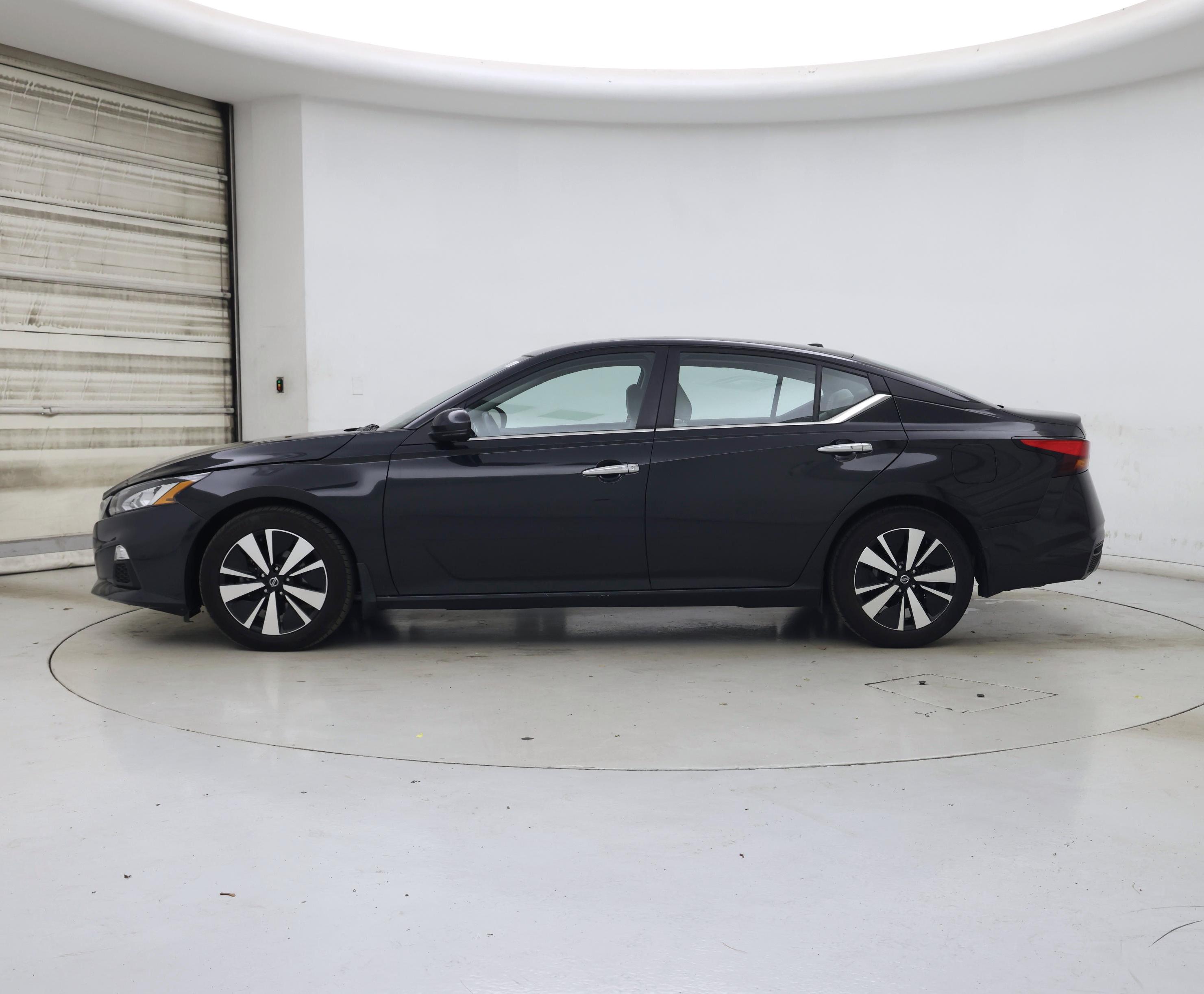 Thumbnail: 2022 Nissan Altima - 3