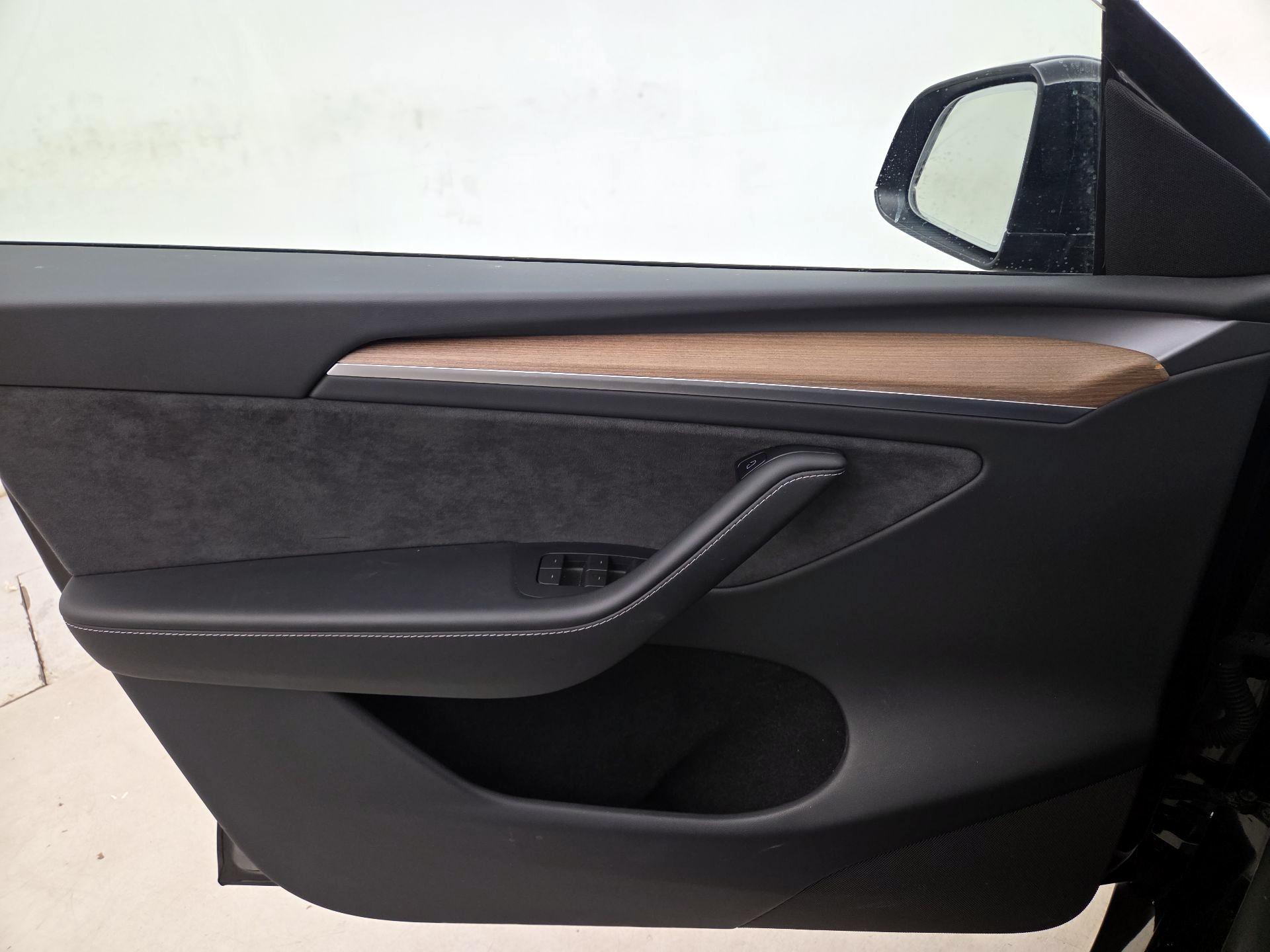 Thumbnail: 2023 Tesla Model Y - 12