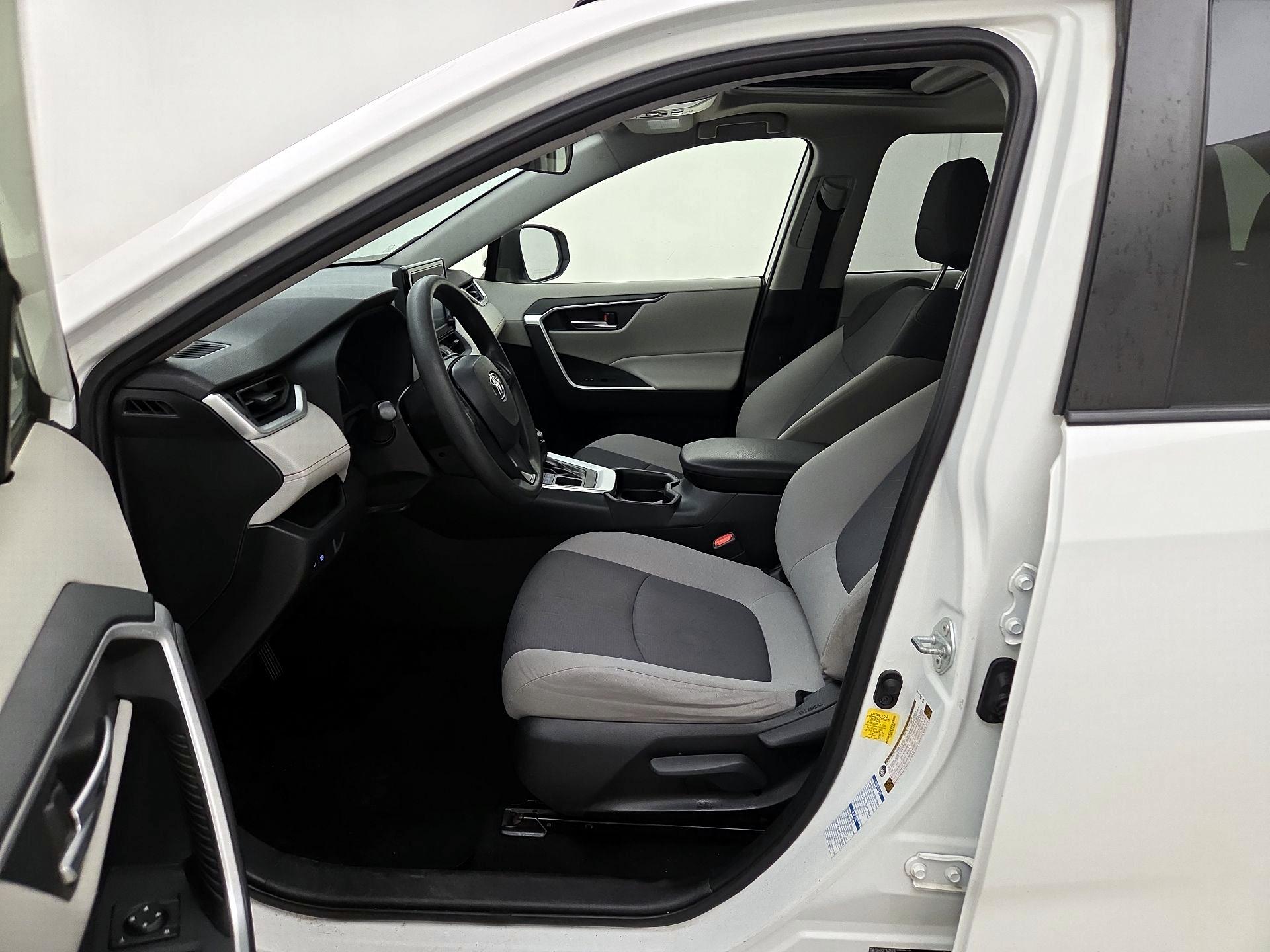 Thumbnail: 2019 Toyota RAV4 - 9