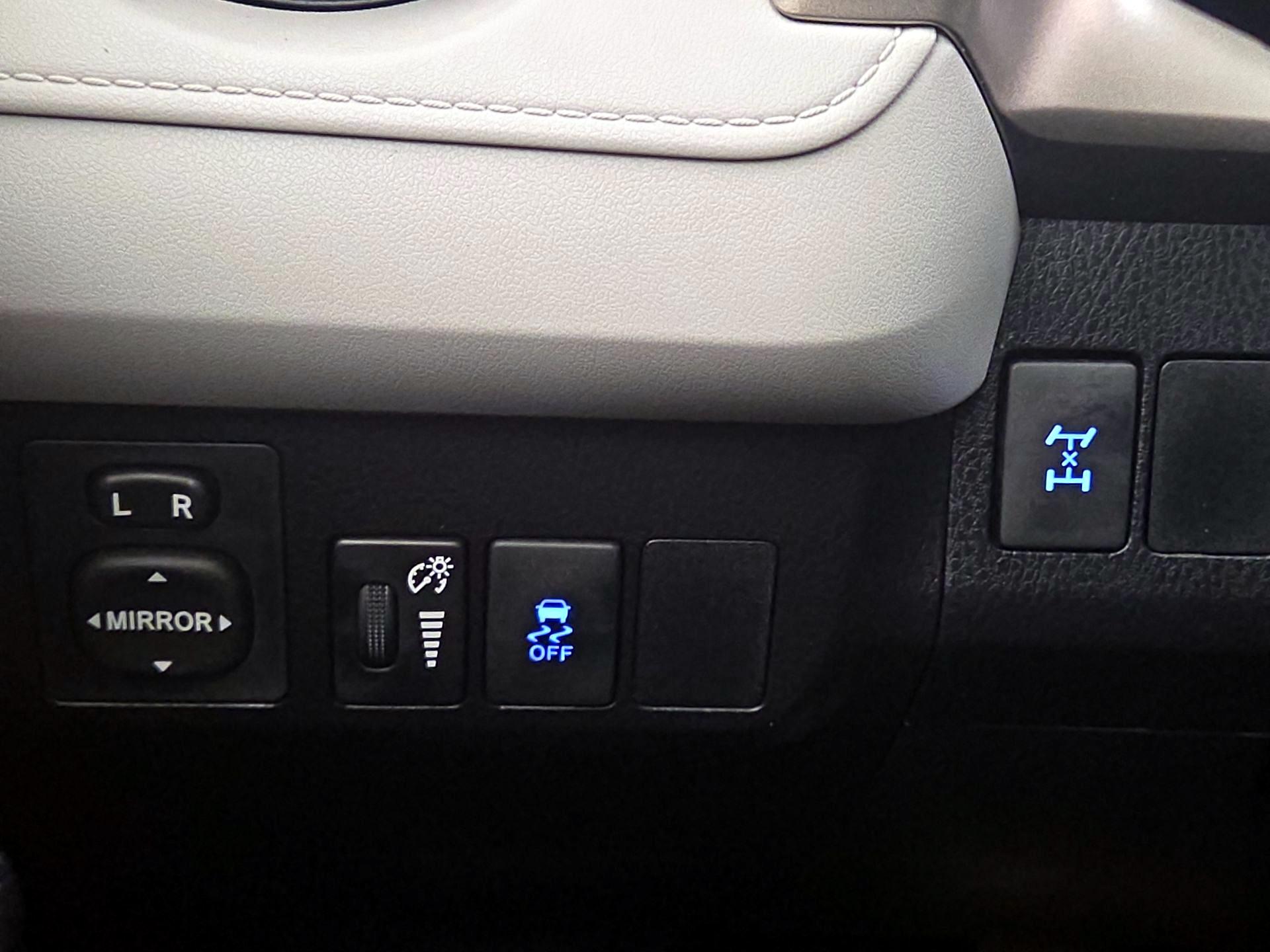 Thumbnail: 2015 Toyota RAV4 - 13