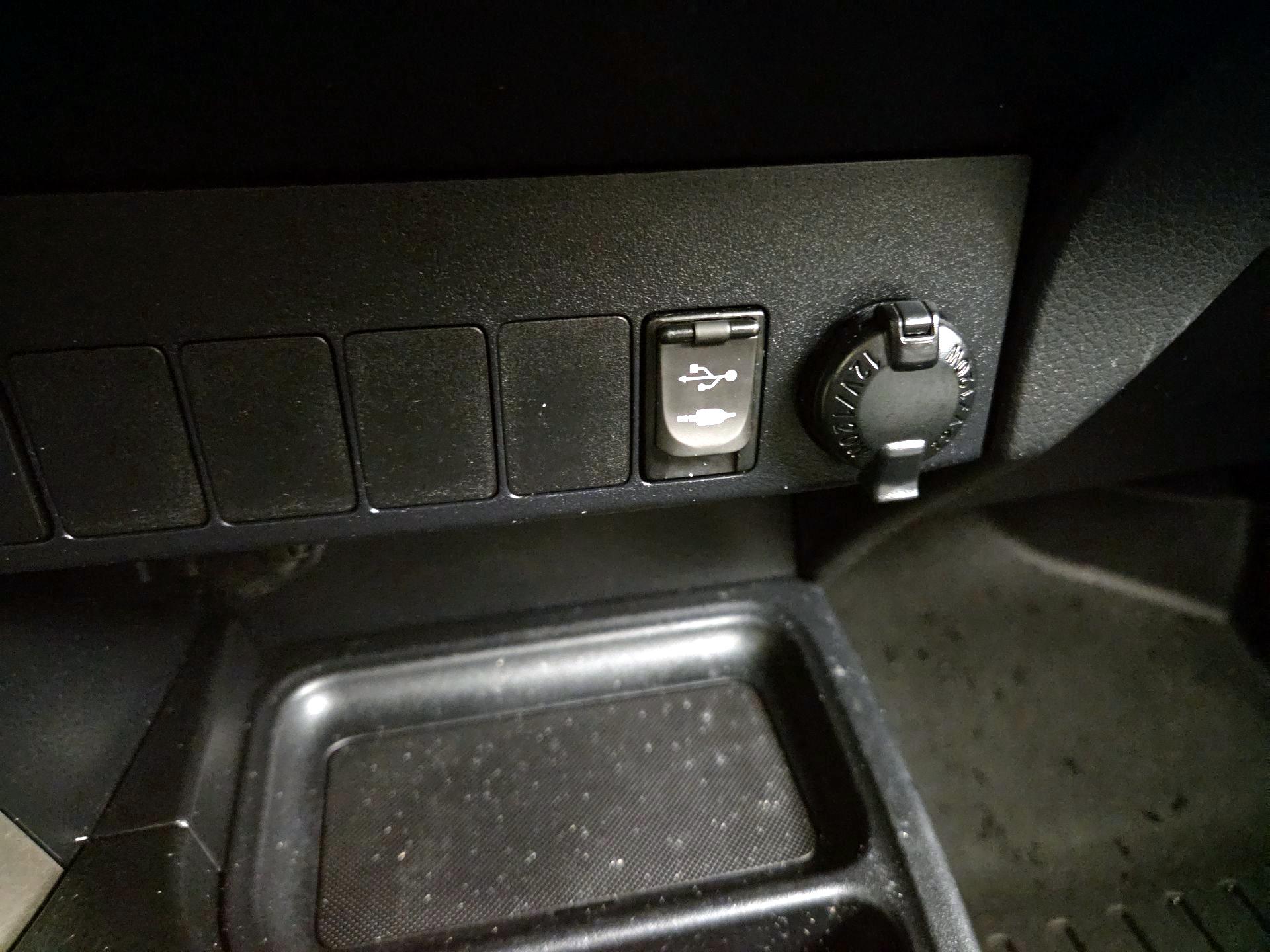 Thumbnail: 2015 Toyota RAV4 - 18