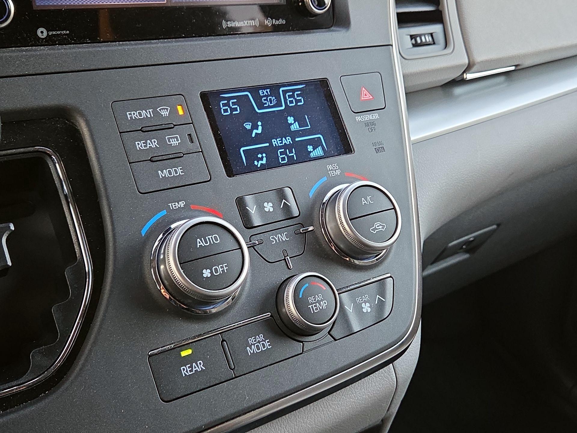 Thumbnail: 2019 Toyota Sienna - 17