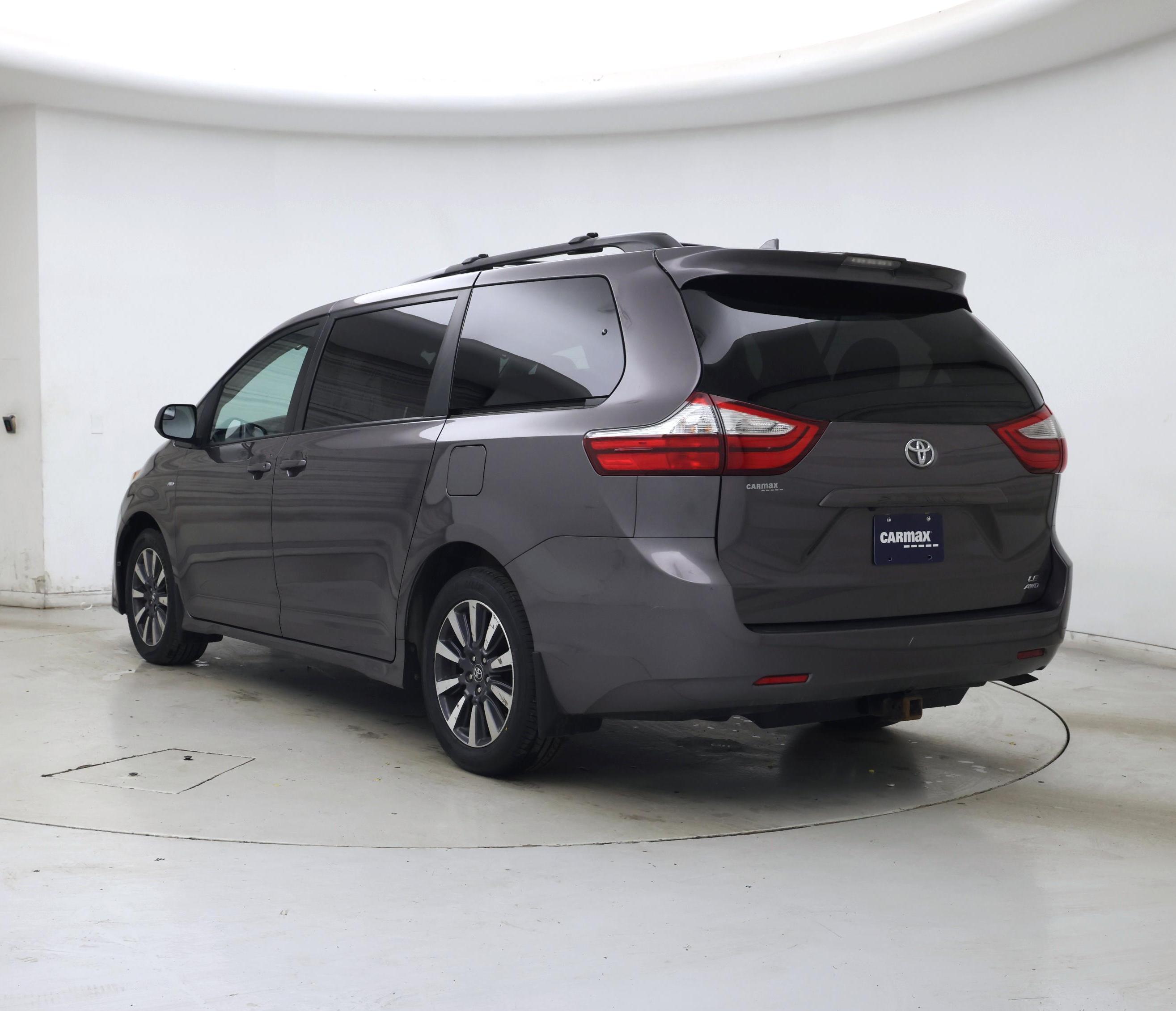 Thumbnail: 2019 Toyota Sienna - 2