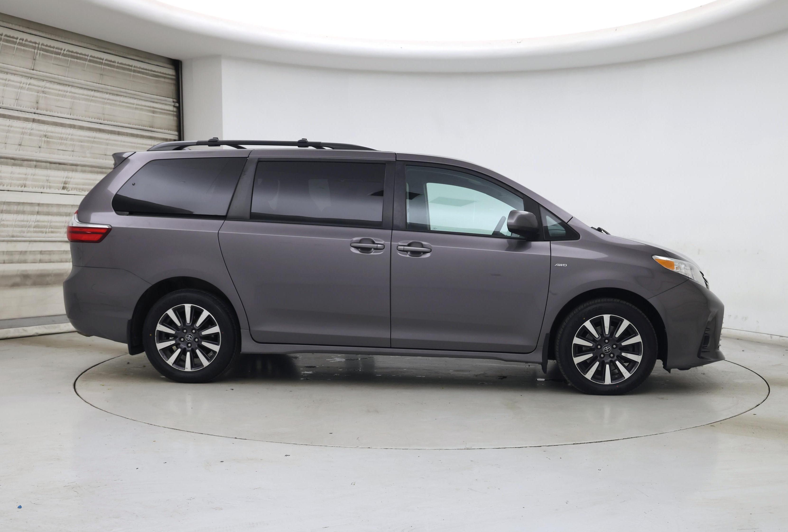 Thumbnail: 2019 Toyota Sienna - 7