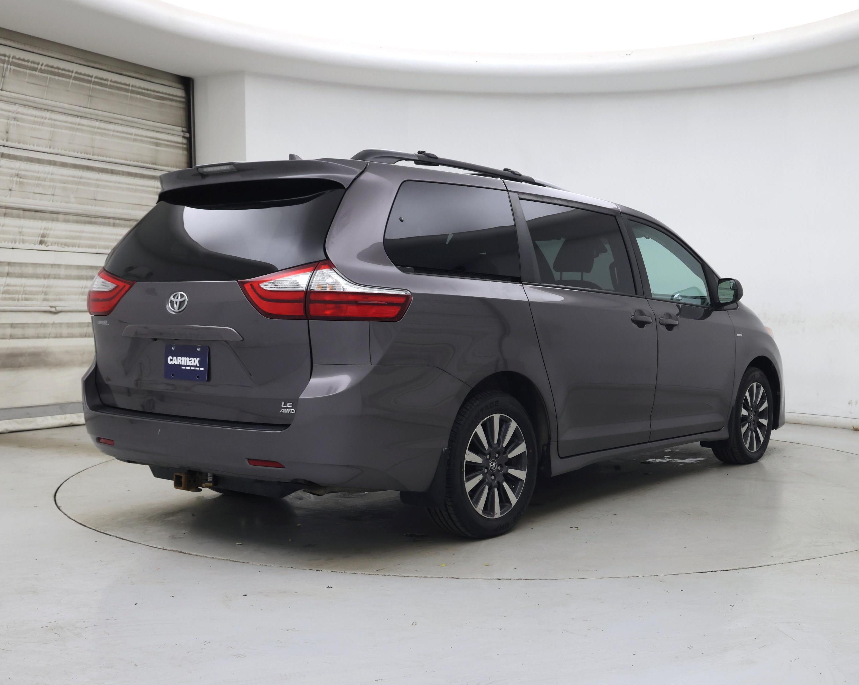 Thumbnail: 2019 Toyota Sienna - 8