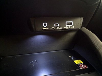 USB/AUX Ports