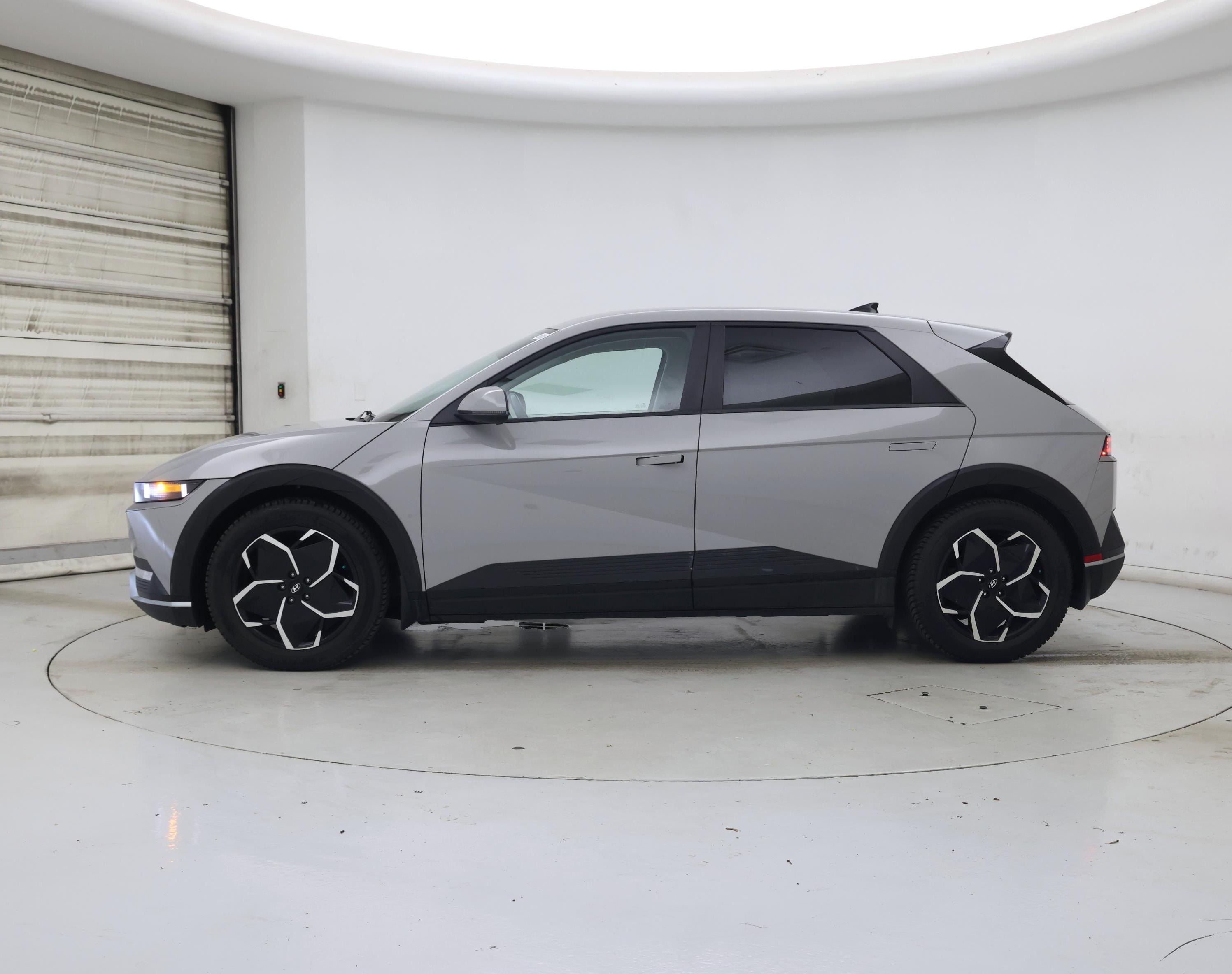 Thumbnail: 2023 Hyundai Ioniq 5 - 3