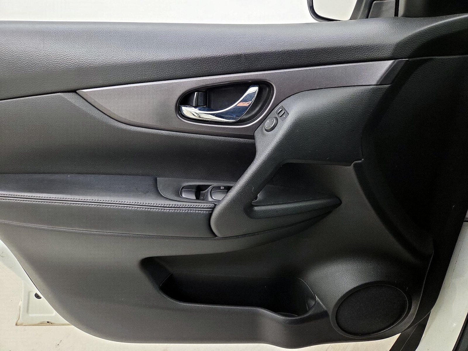 2016 Nissan Rogue S - Photo 13