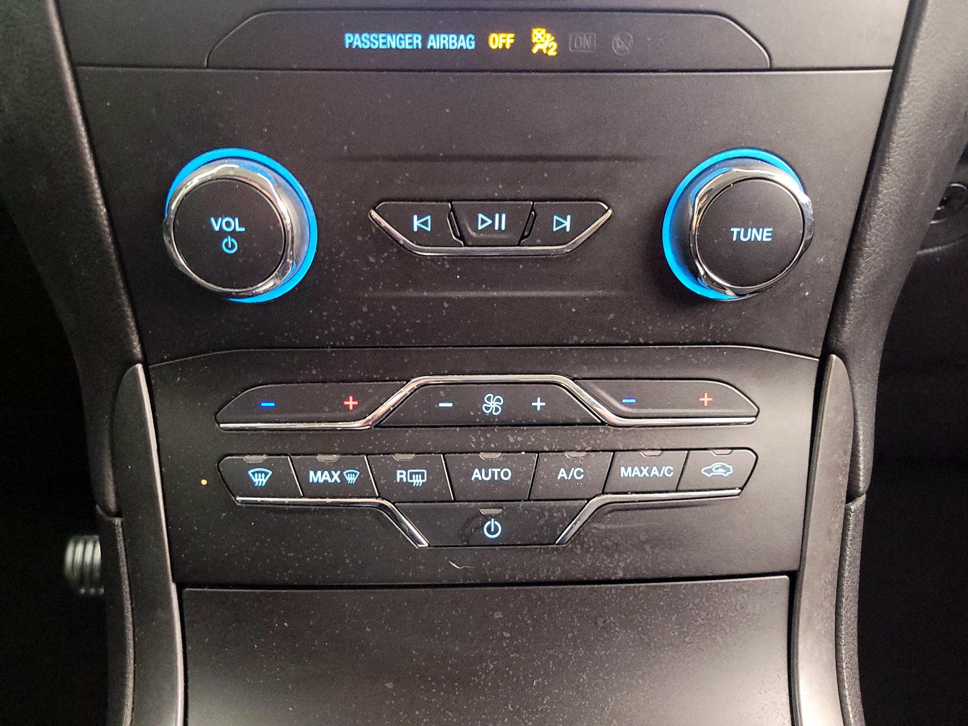 Thumbnail: 2020 Ford Edge - 16