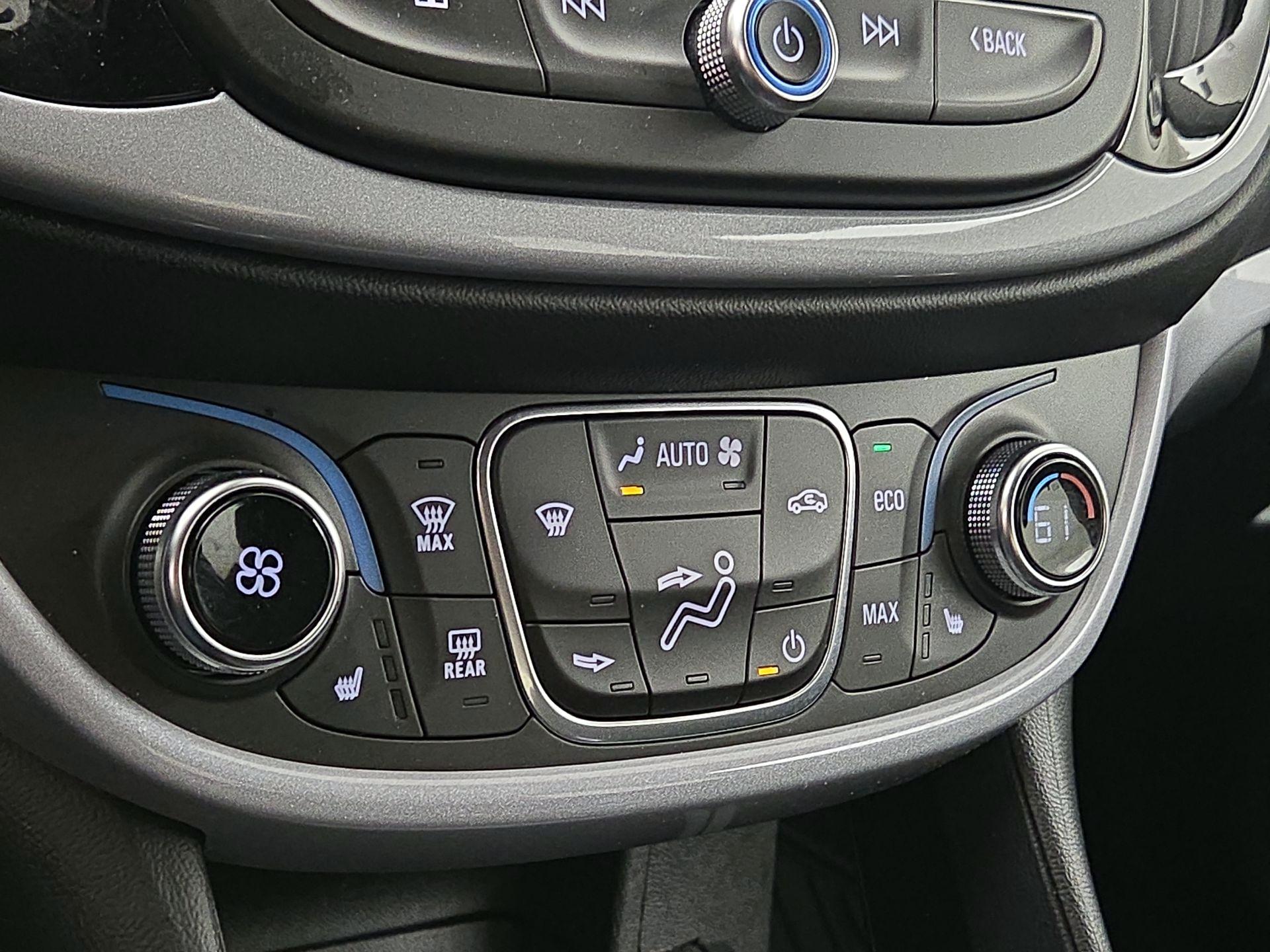 Thumbnail: 2018 Chevrolet Volt - 16