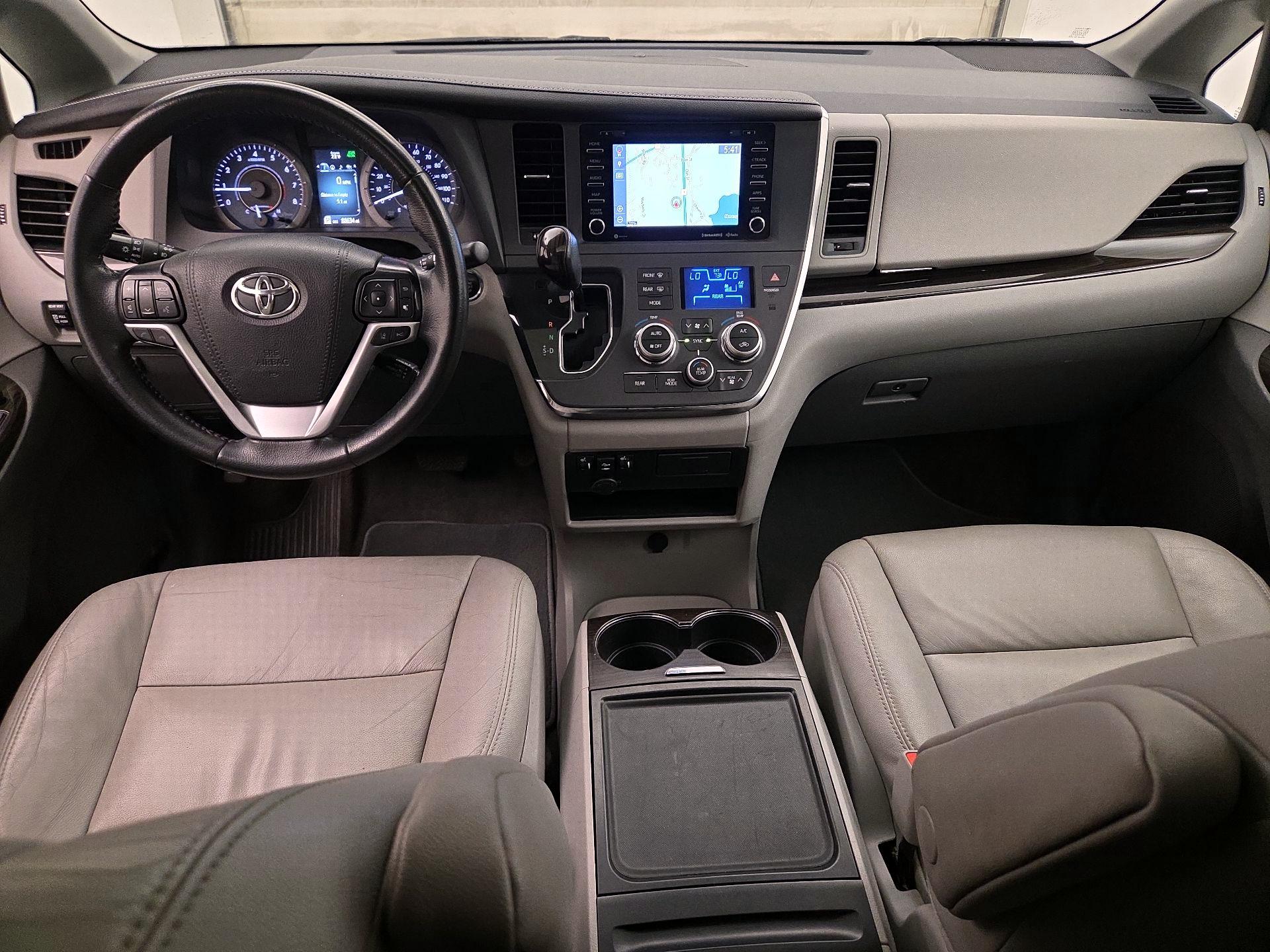 Thumbnail: 2019 Toyota Sienna - 9