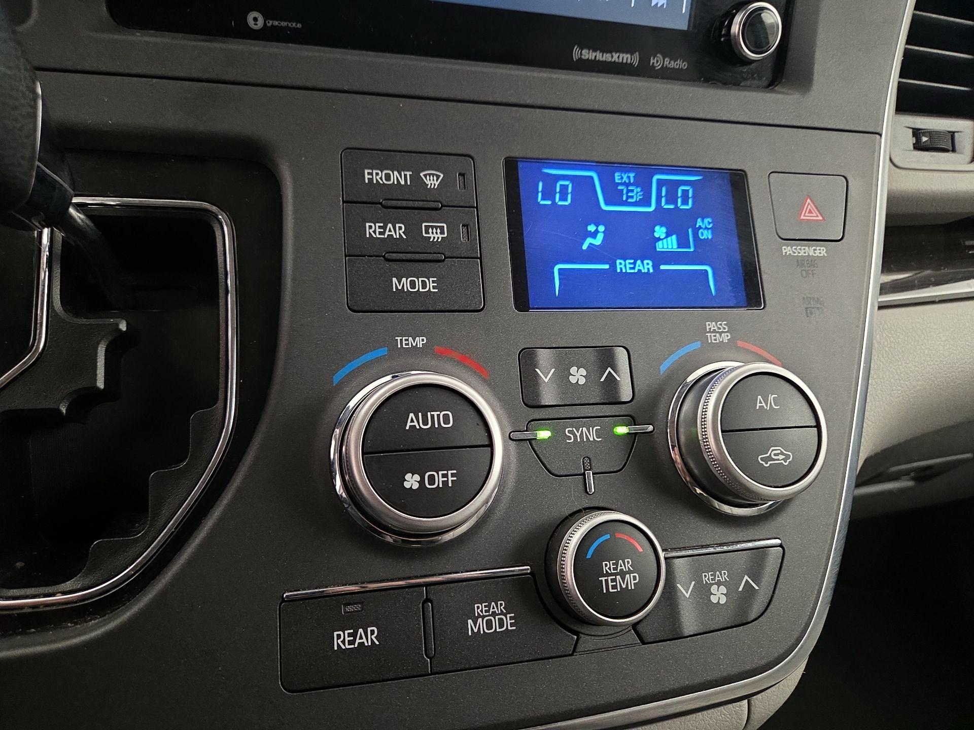 Thumbnail: 2019 Toyota Sienna - 17