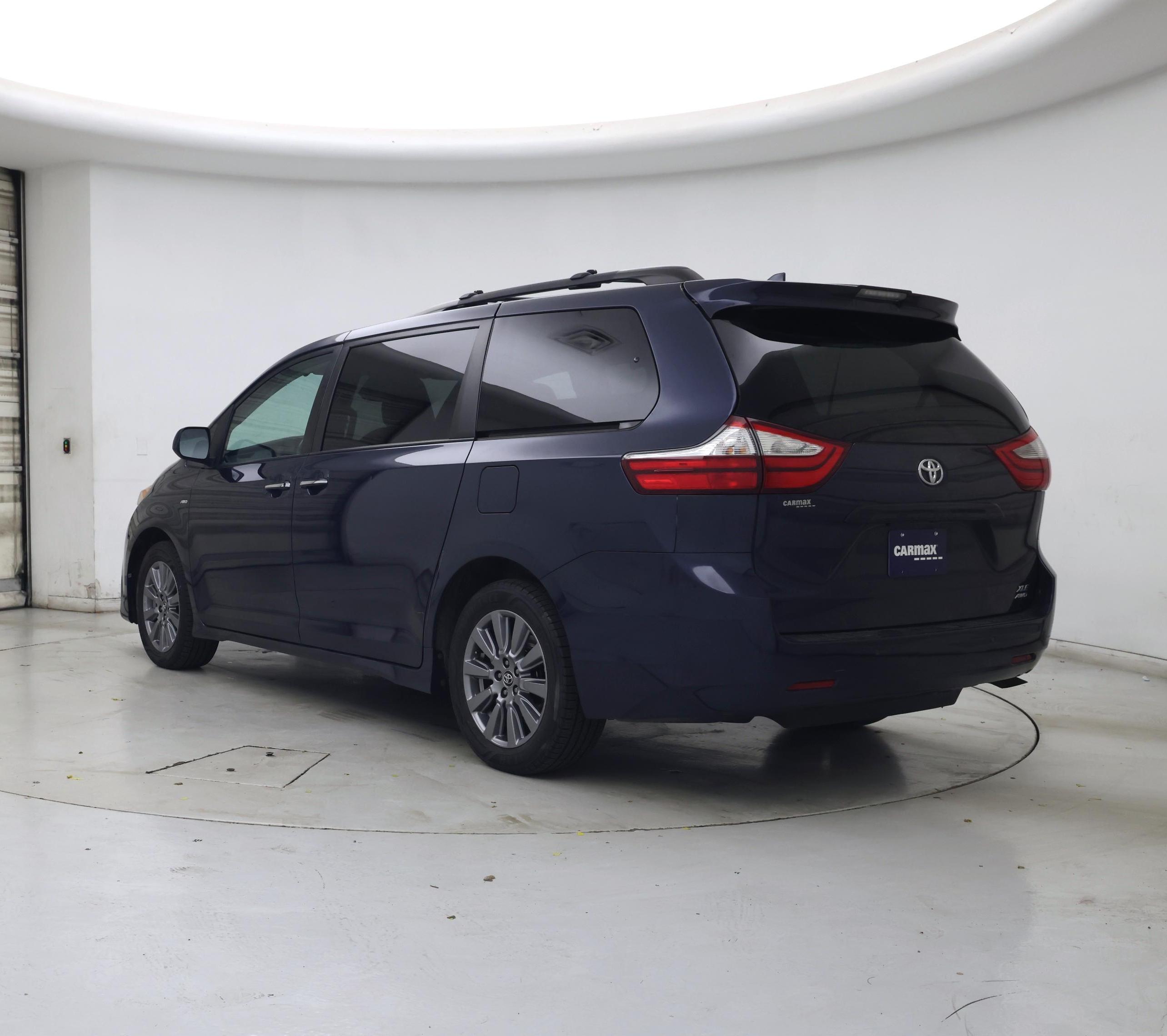 Thumbnail: 2019 Toyota Sienna - 2