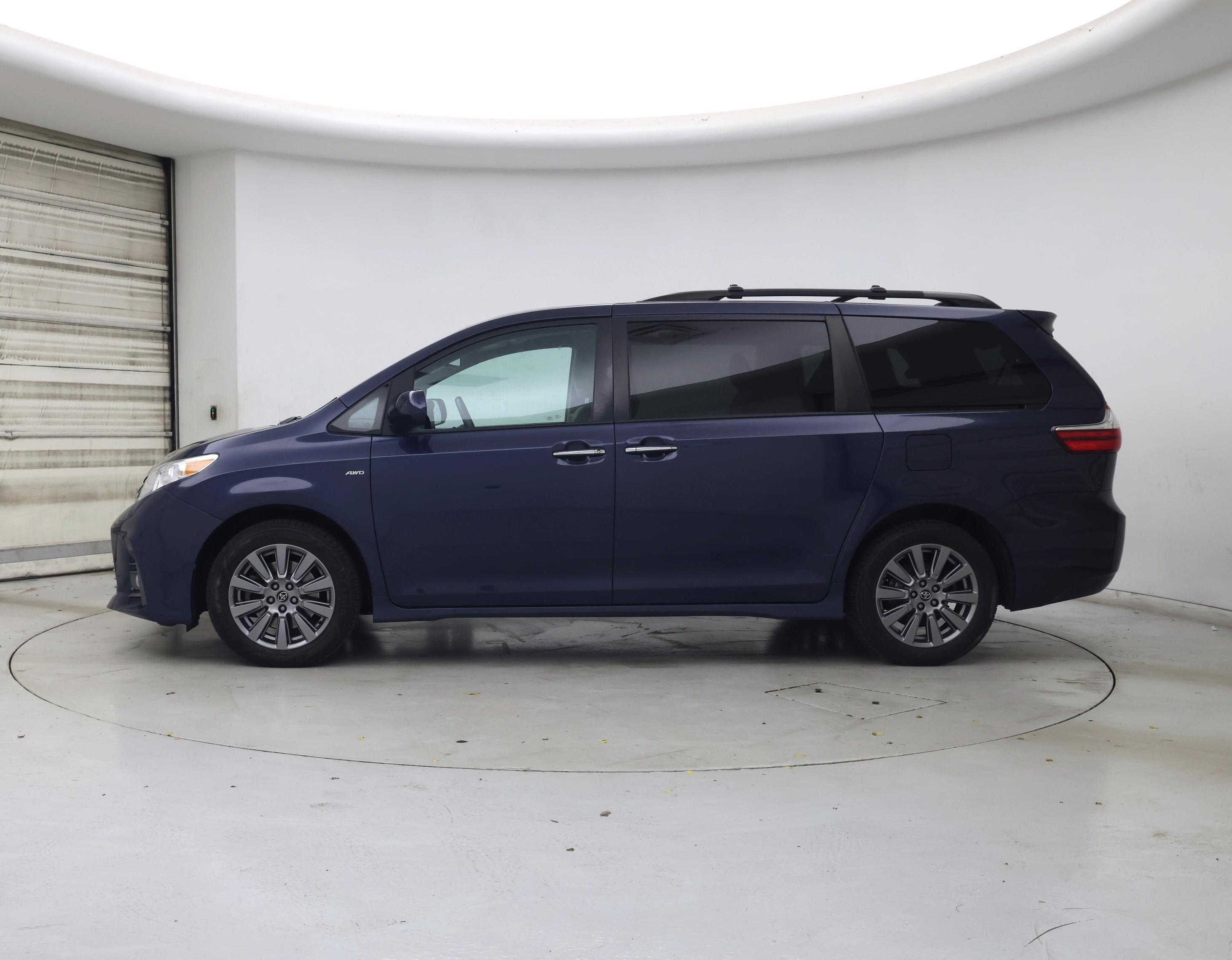 Thumbnail: 2019 Toyota Sienna - 3