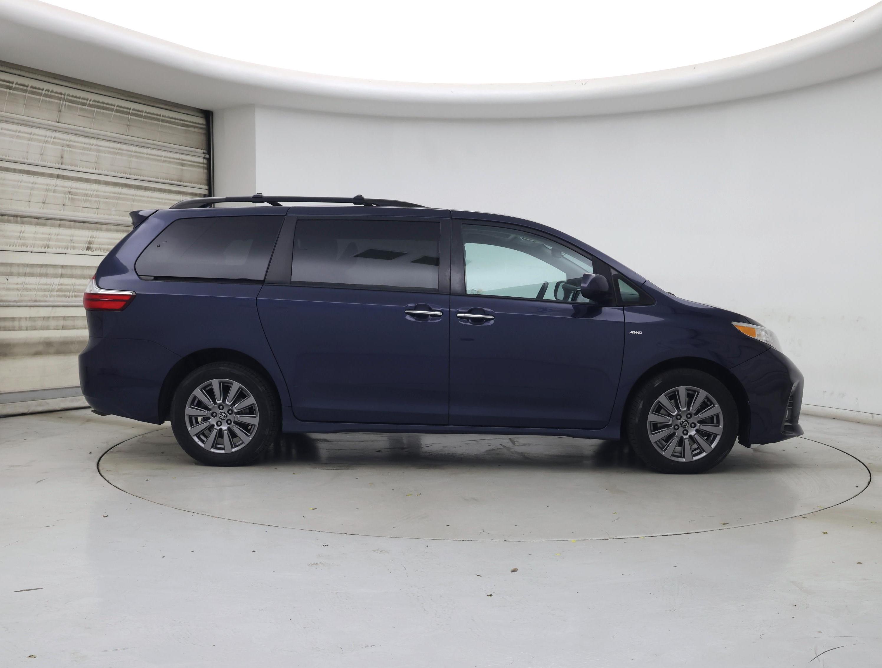 Thumbnail: 2019 Toyota Sienna - 7