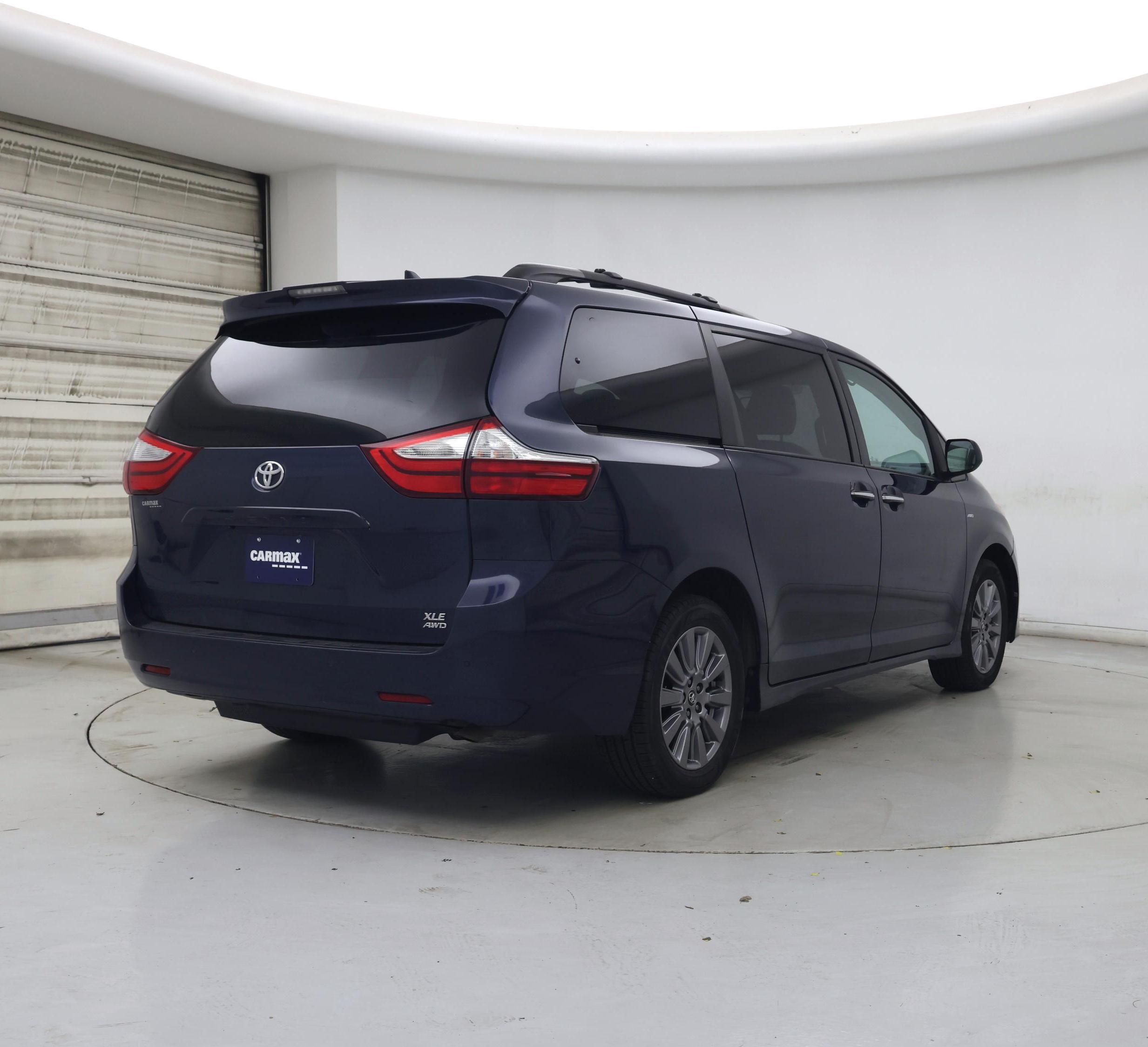 Thumbnail: 2019 Toyota Sienna - 8