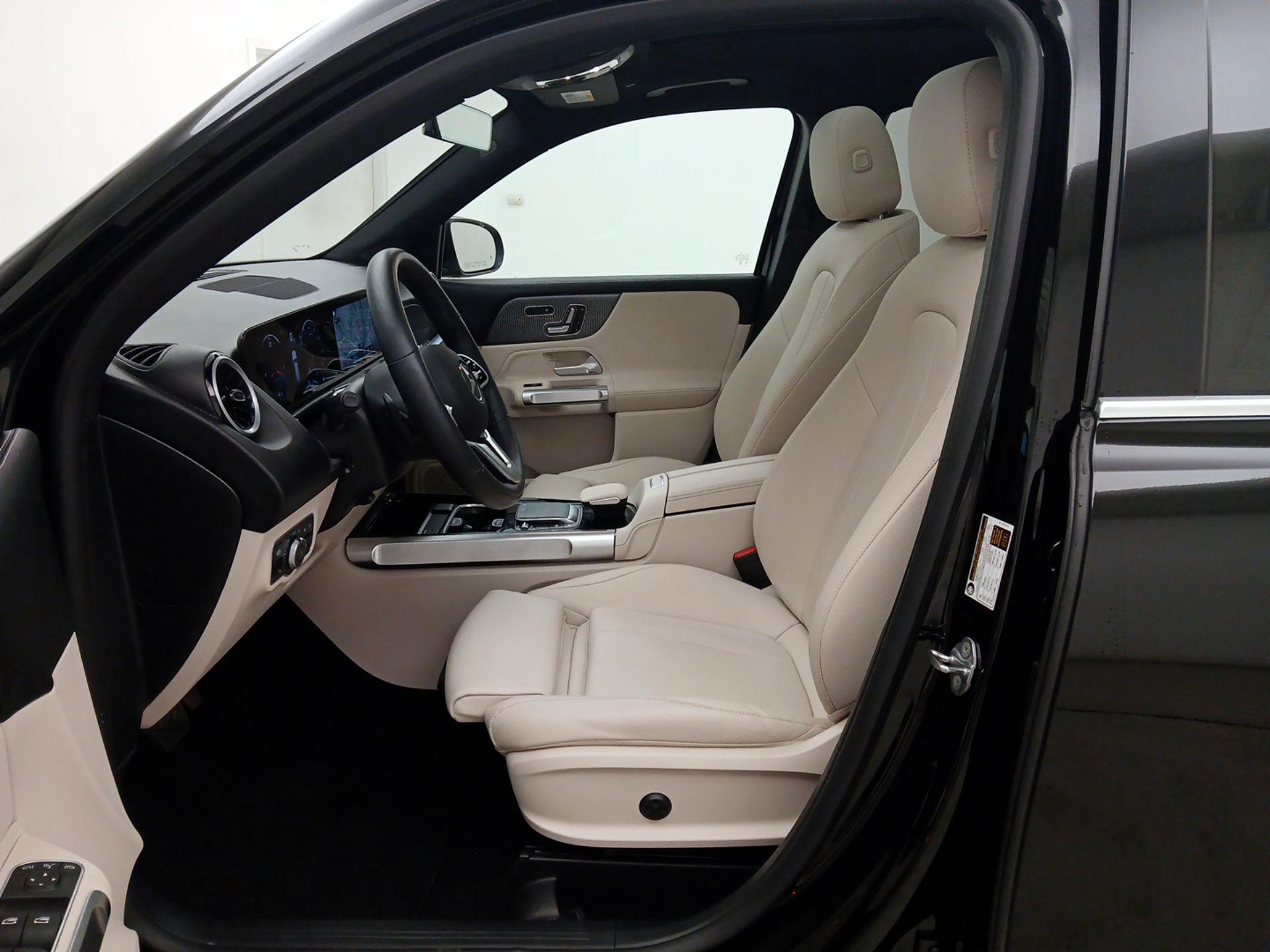 Thumbnail: 2023 Mercedes-Benz GLB - 11