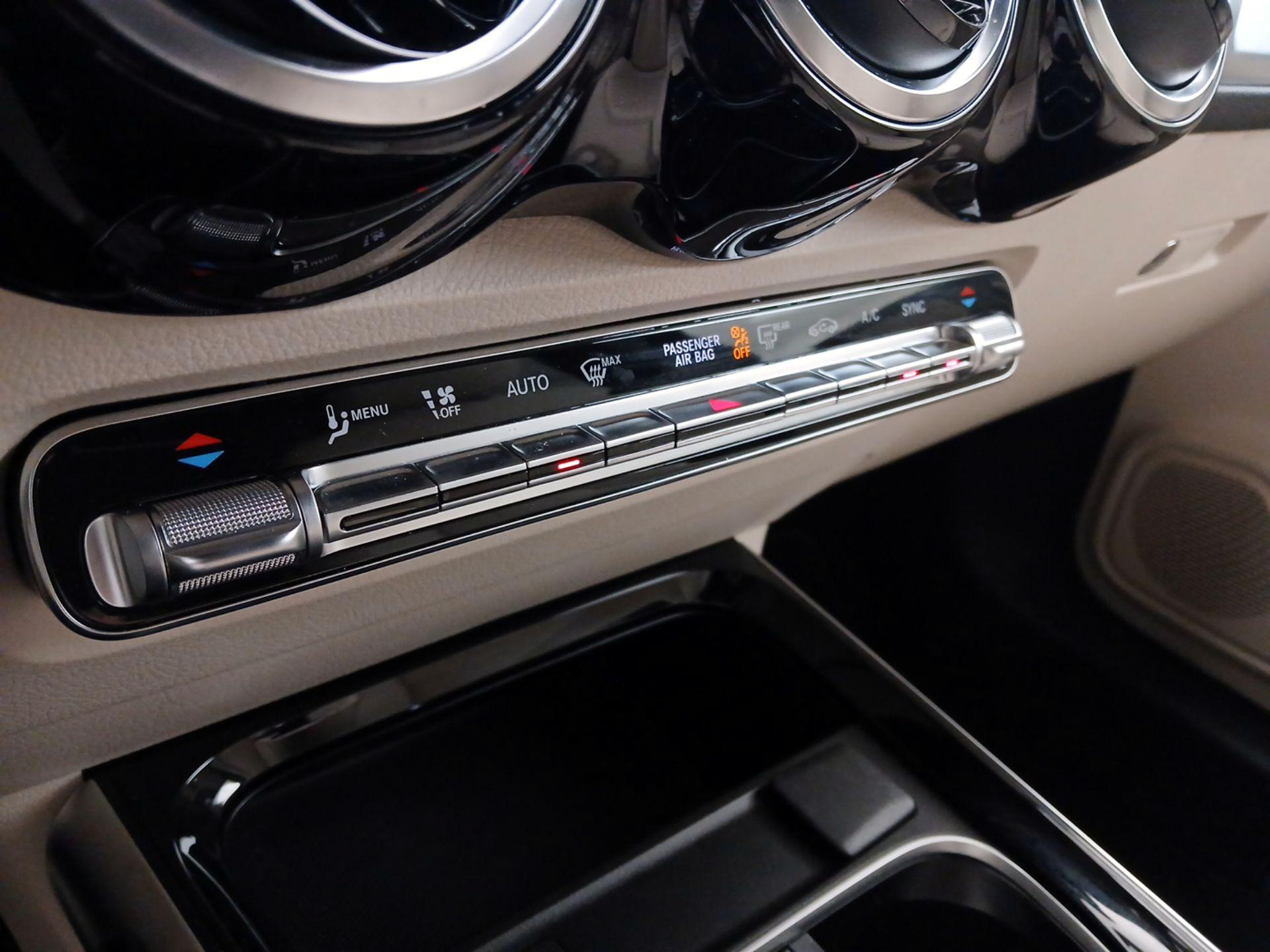 Thumbnail: 2023 Mercedes-Benz GLB - 17