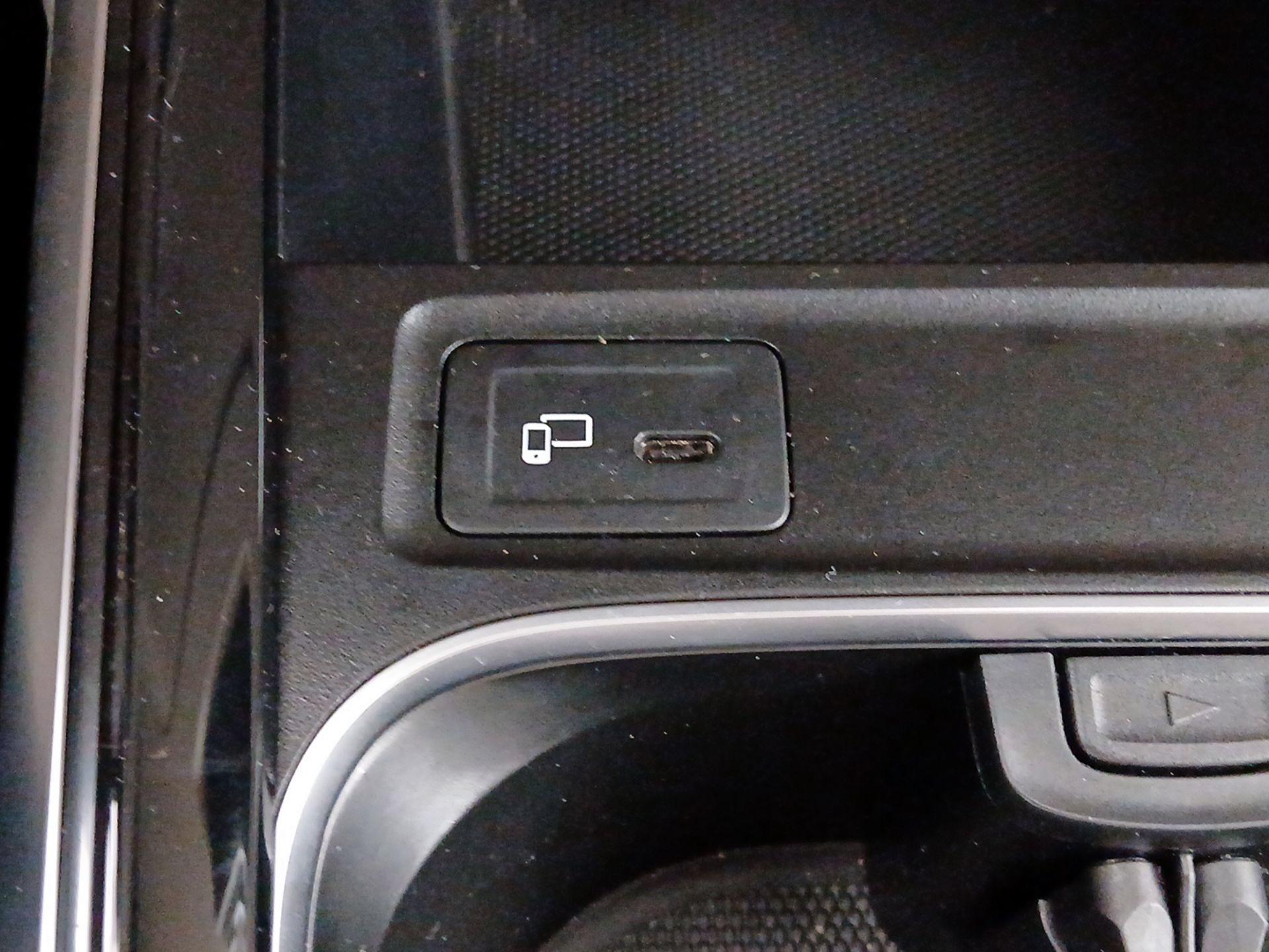 Thumbnail: 2023 Mercedes-Benz GLB - 19