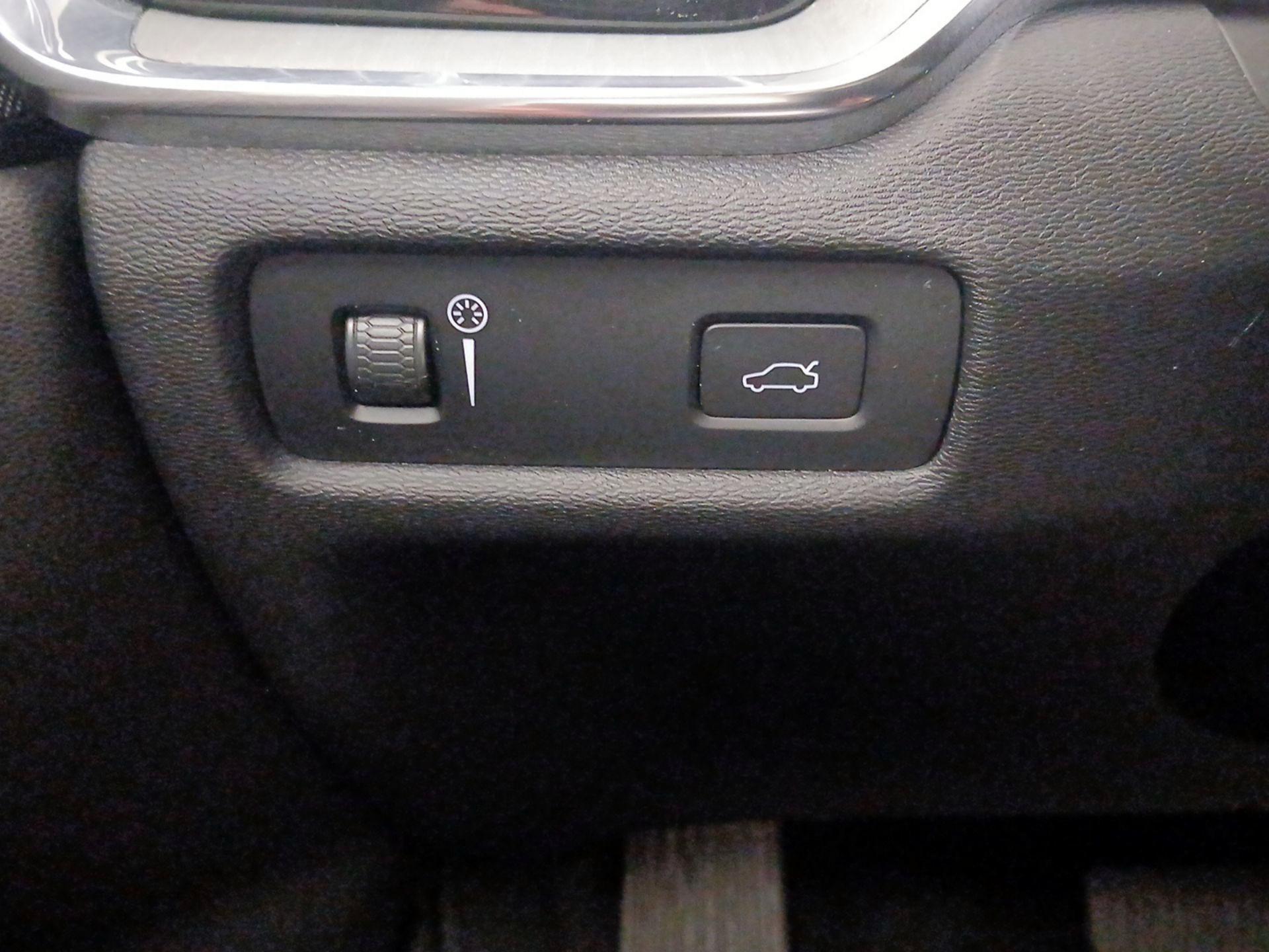 Thumbnail: 2021 Volvo S60 - 13