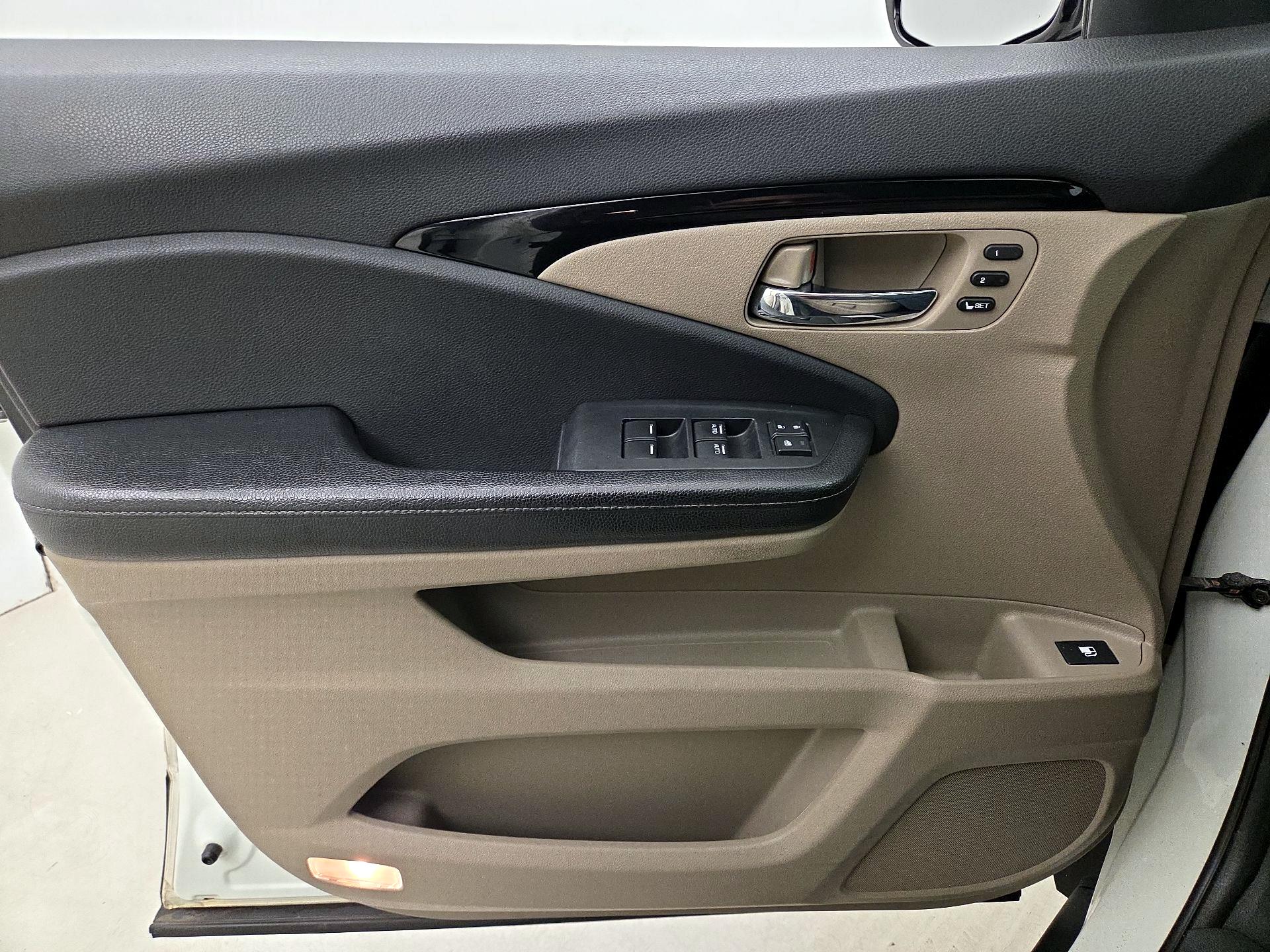 Thumbnail: 2017 Honda Ridgeline - 12