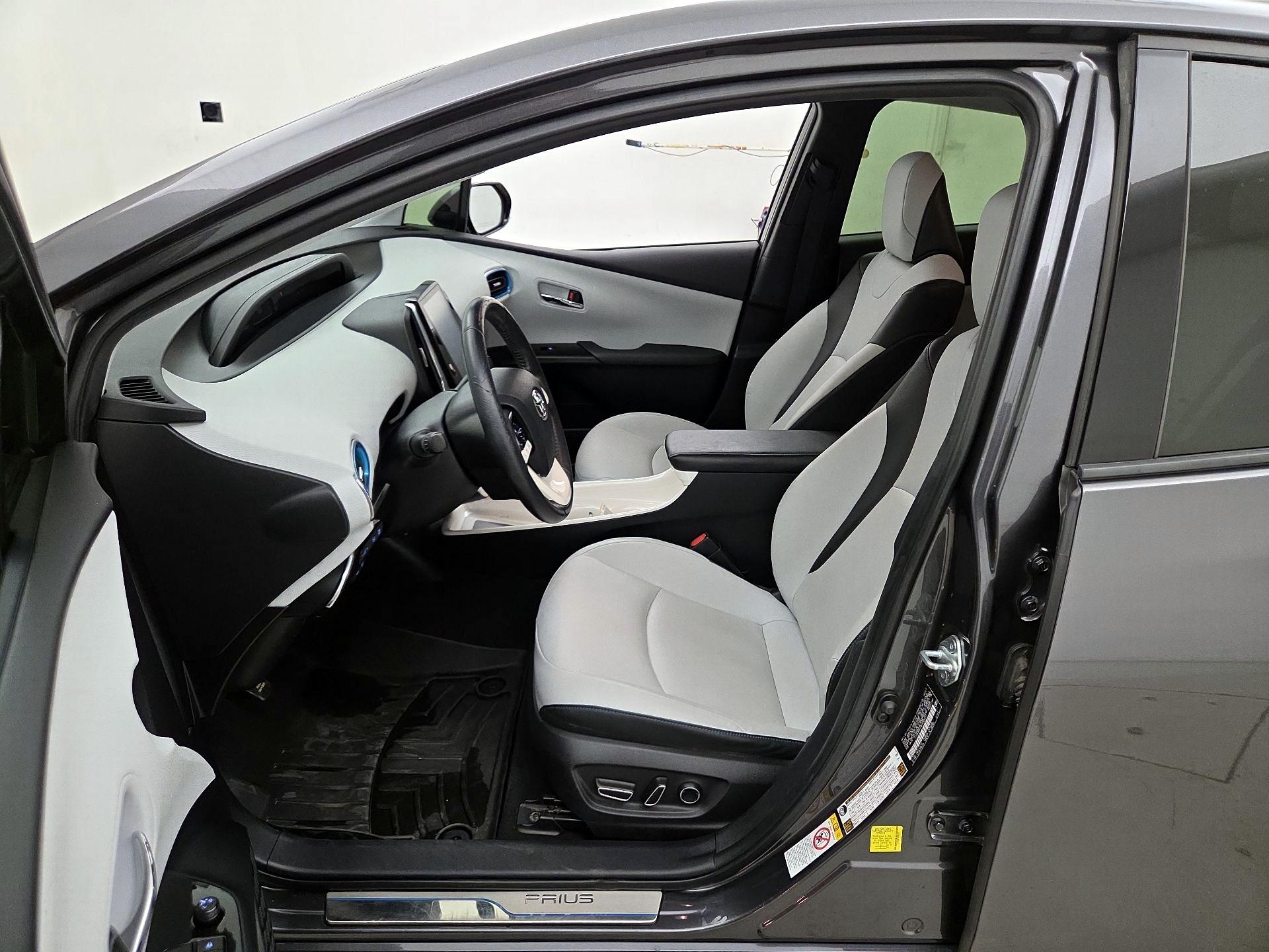 Thumbnail: 2017 Toyota Prius Prime - 11