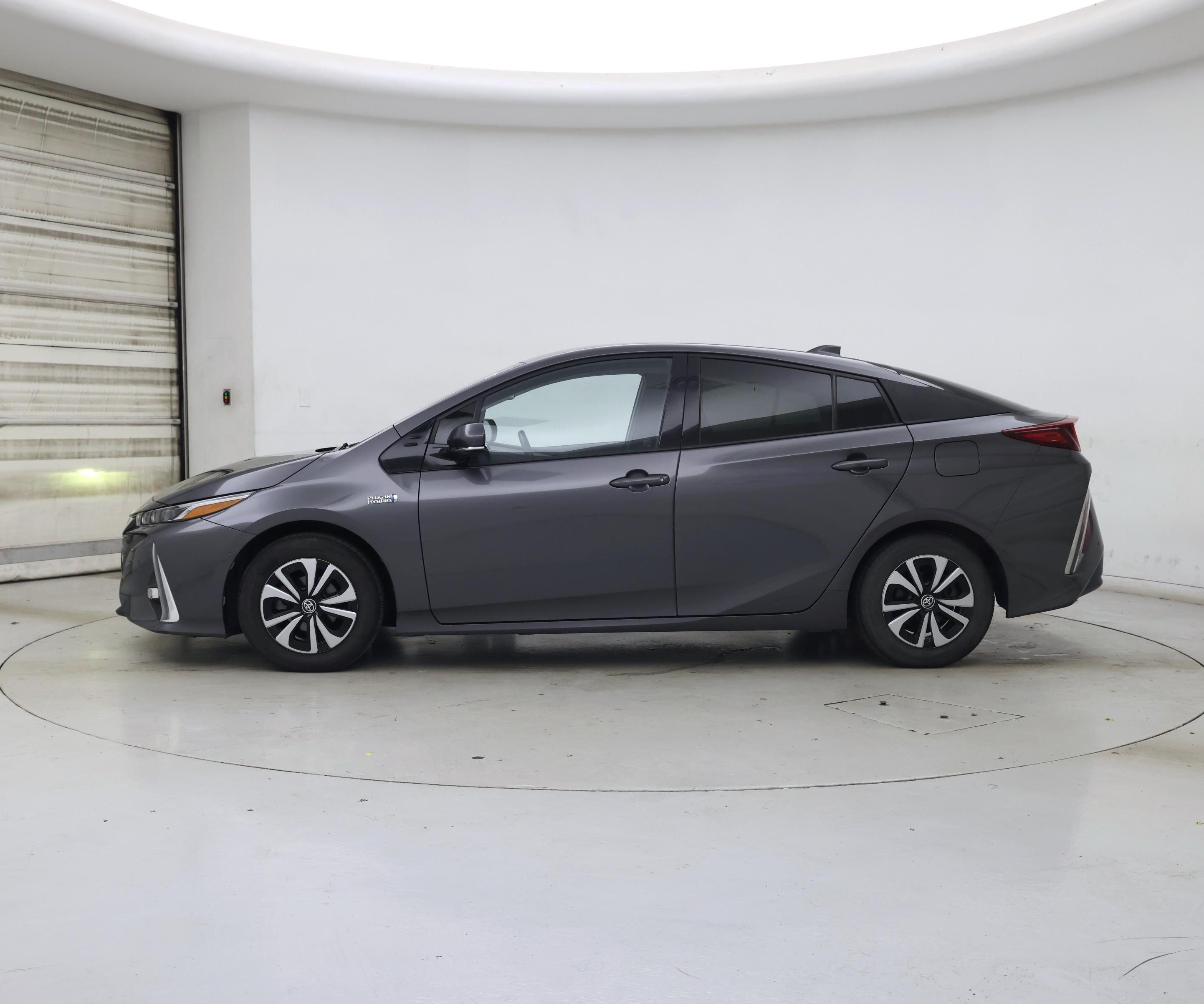 Thumbnail: 2017 Toyota Prius Prime - 3