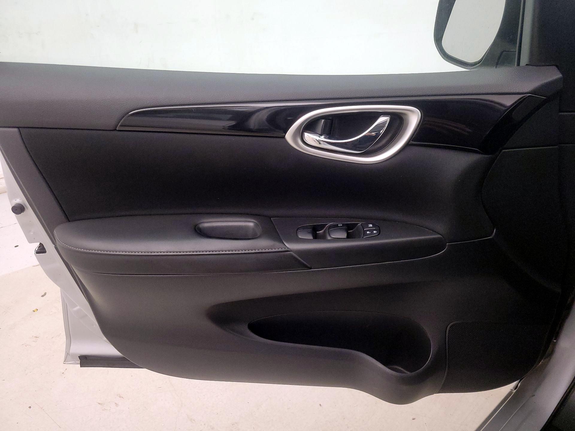 Thumbnail: 2019 Nissan Sentra - 12