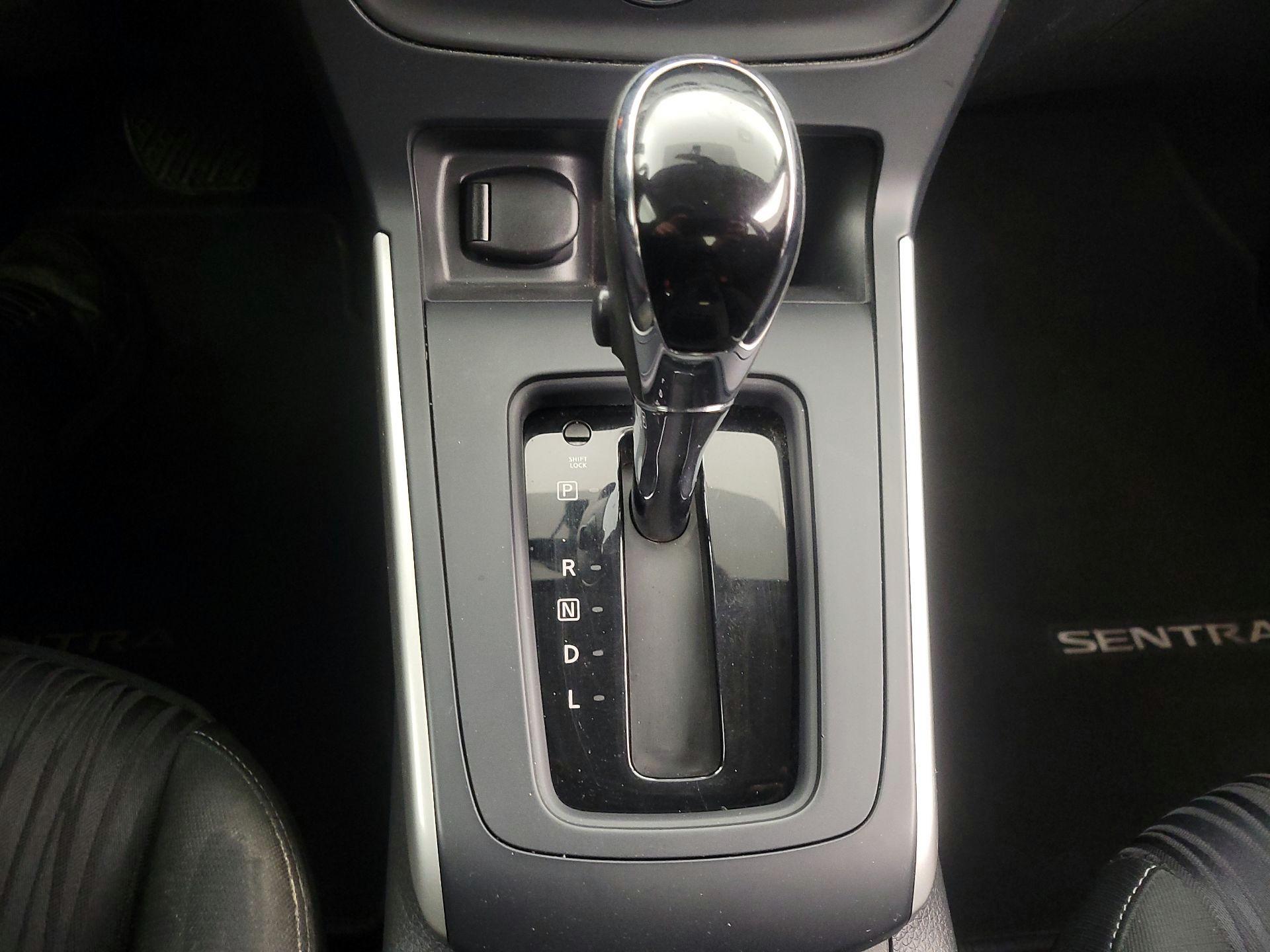 Thumbnail: 2019 Nissan Sentra - 17