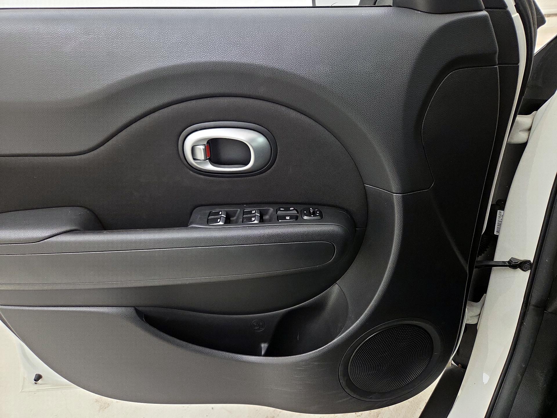 Thumbnail: 2017 Kia Soul - 12