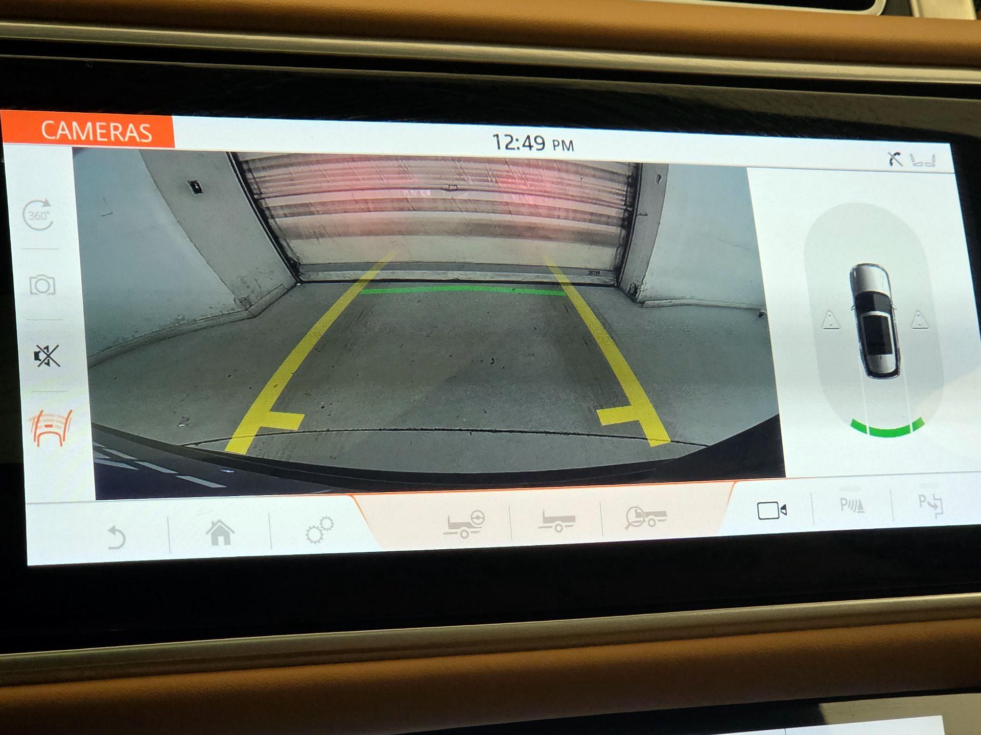 Thumbnail: 2018 Land Rover Range Rover - 15