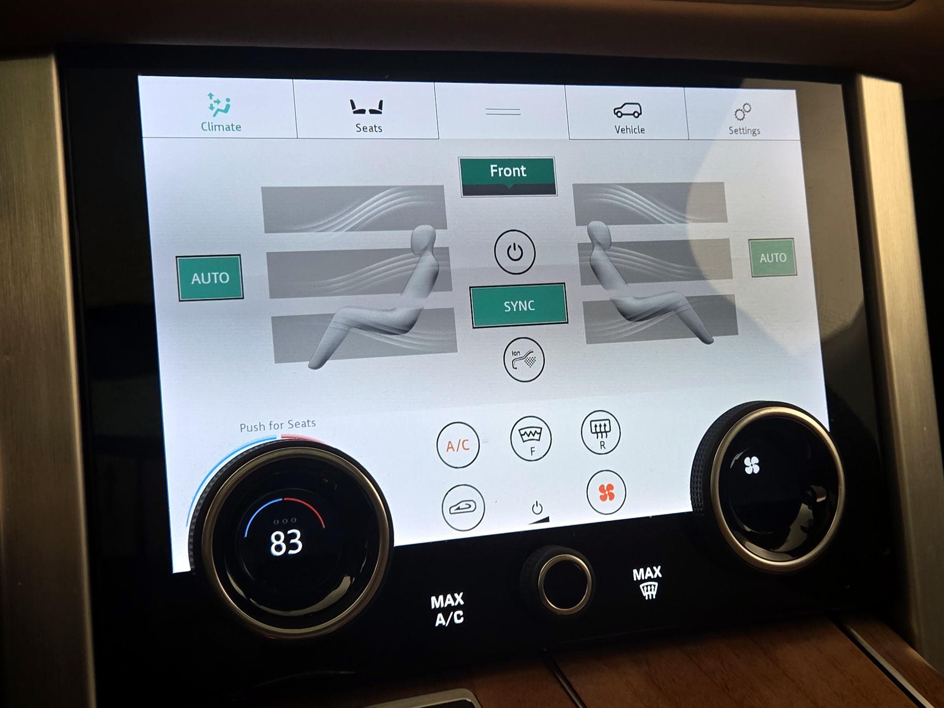 Thumbnail: 2018 Land Rover Range Rover - 17