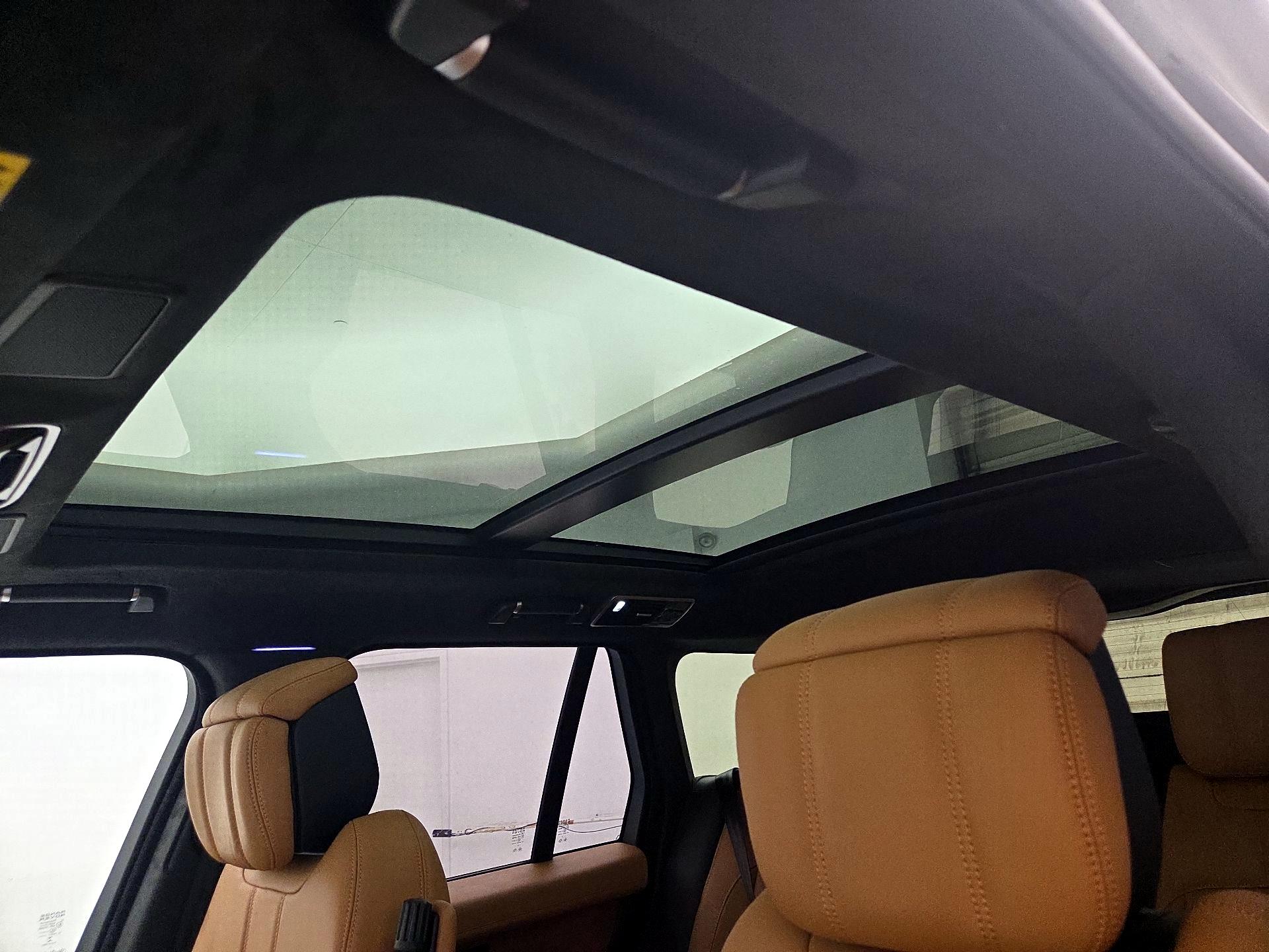 Thumbnail: 2018 Land Rover Range Rover - 19