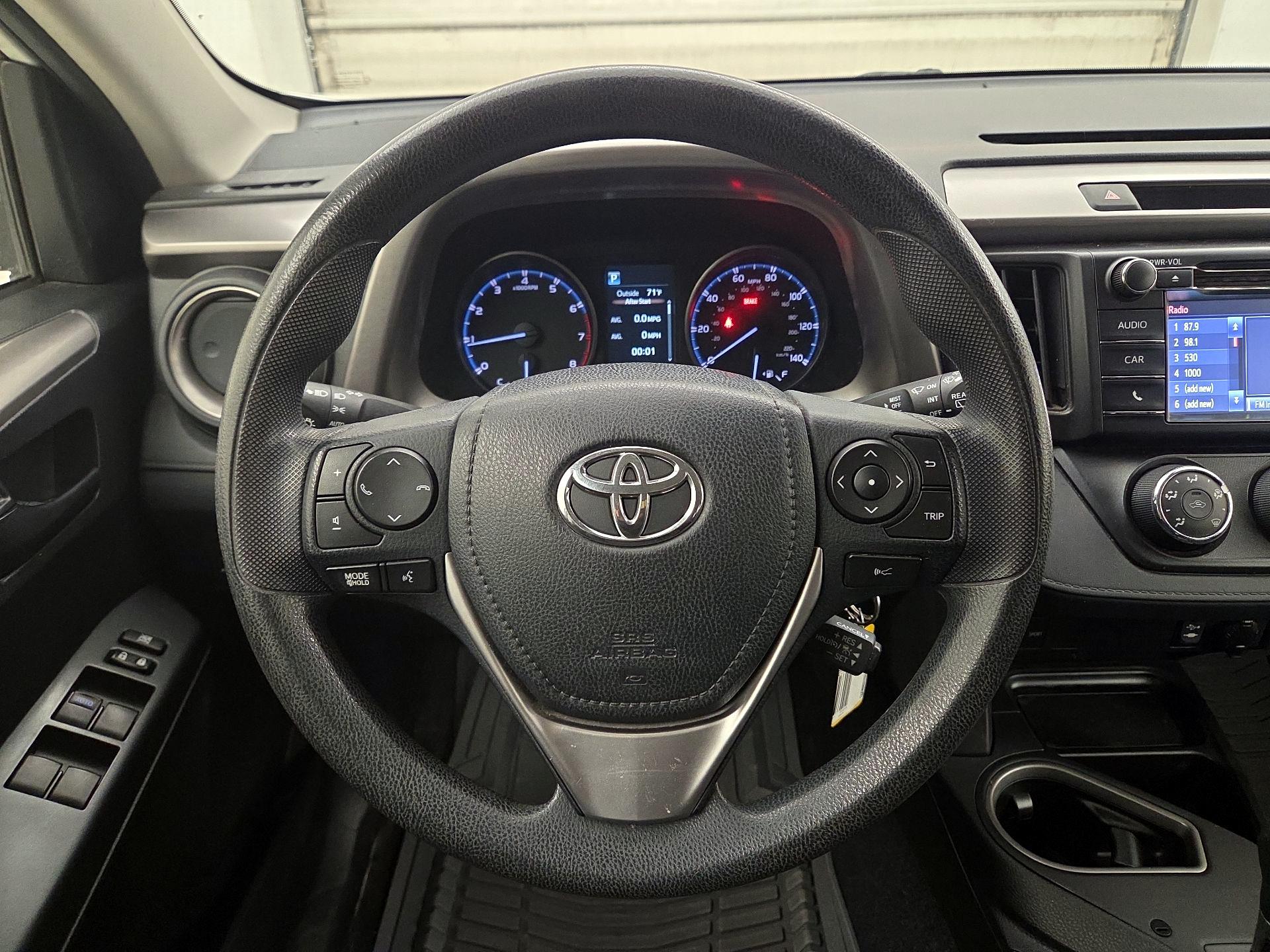 Thumbnail: 2017 Toyota RAV4 - 10