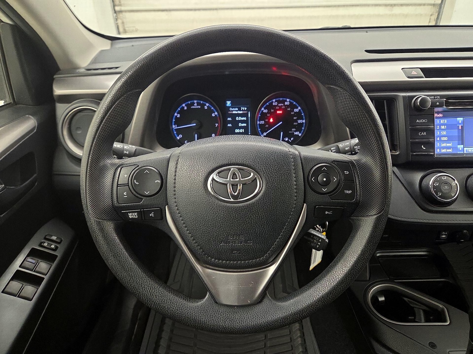 2017 Toyota RAV4 LE - Photo 11