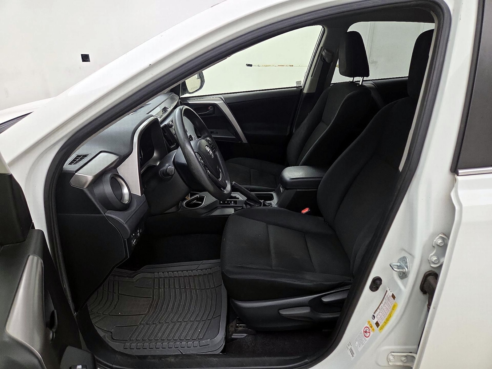 2017 Toyota RAV4 LE - Photo 12