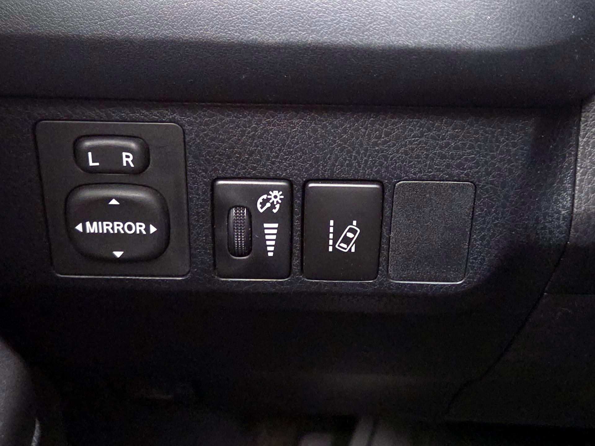 Thumbnail: 2017 Toyota RAV4 - 13