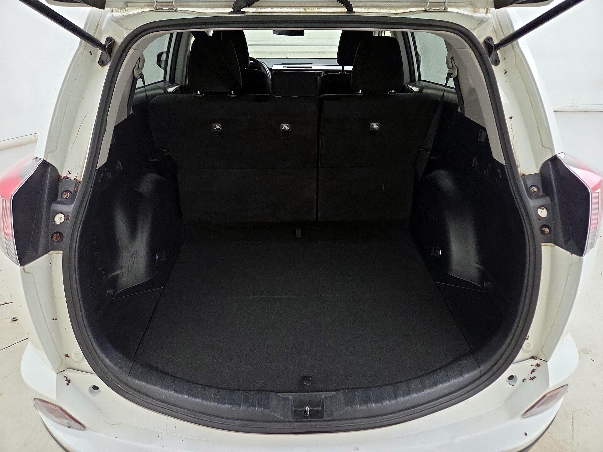 Thumbnail: 2017 Toyota RAV4 - 20