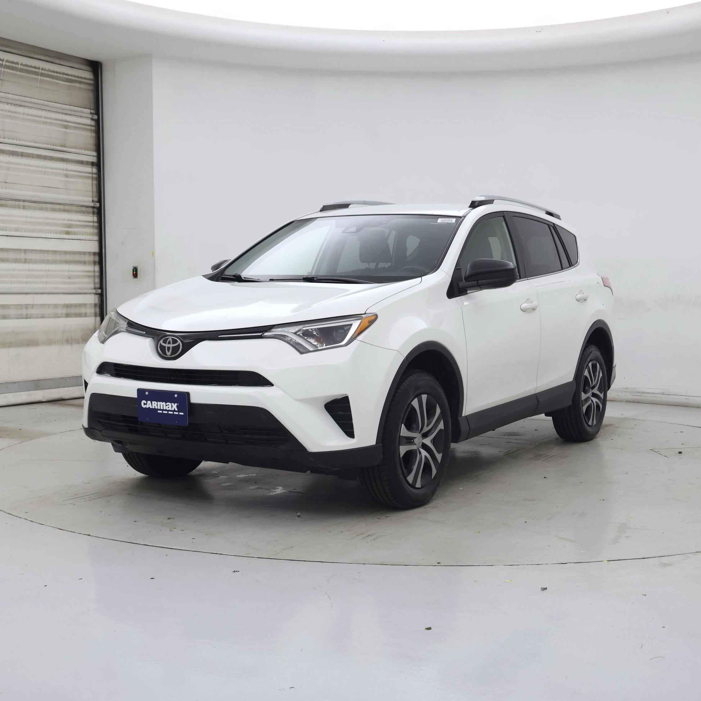 Thumbnail: 2017 Toyota RAV4 - 4