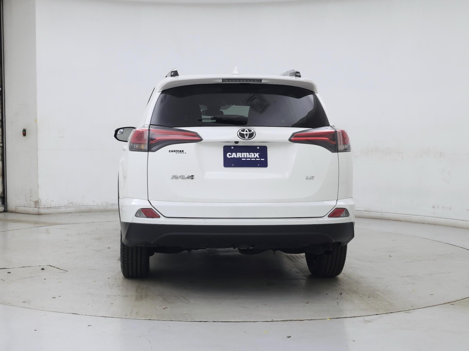 2017 Toyota RAV4 LE - Photo 7
